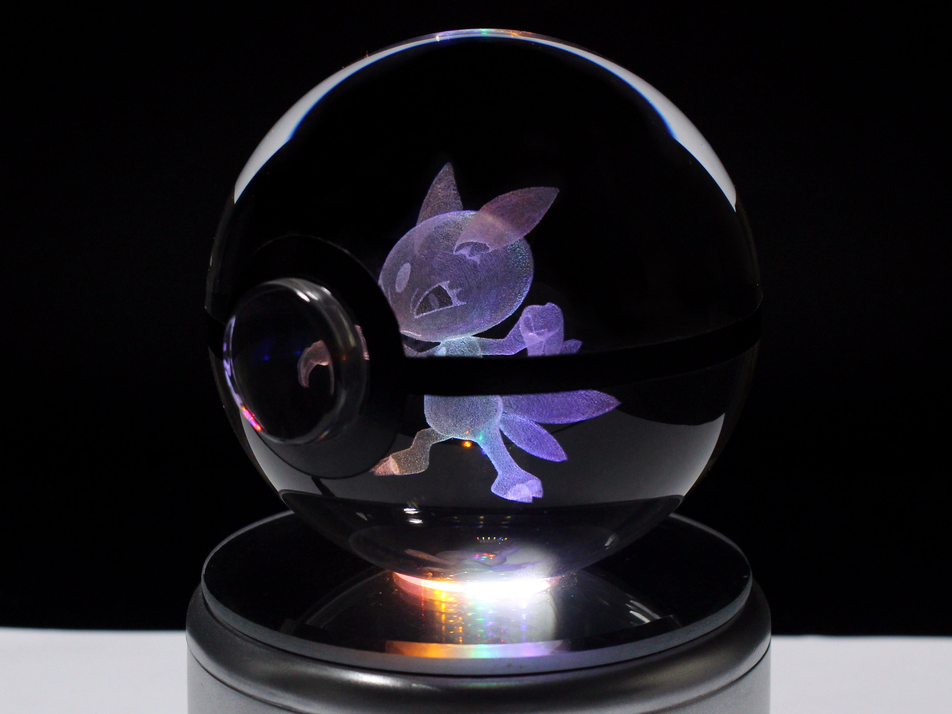 Sneasel Large Crystal Pokeball