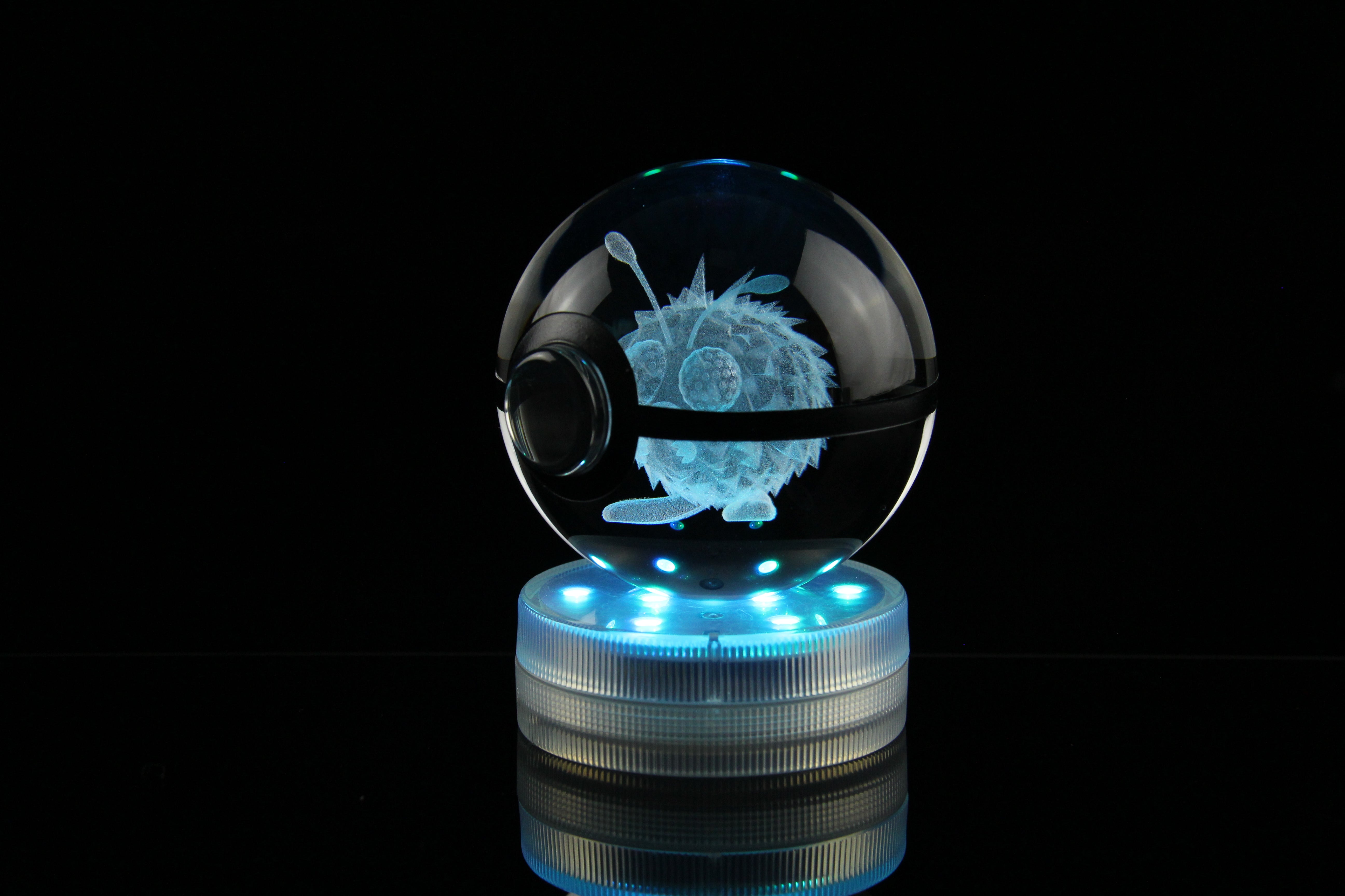 Venonat Large Crystal Pokeball