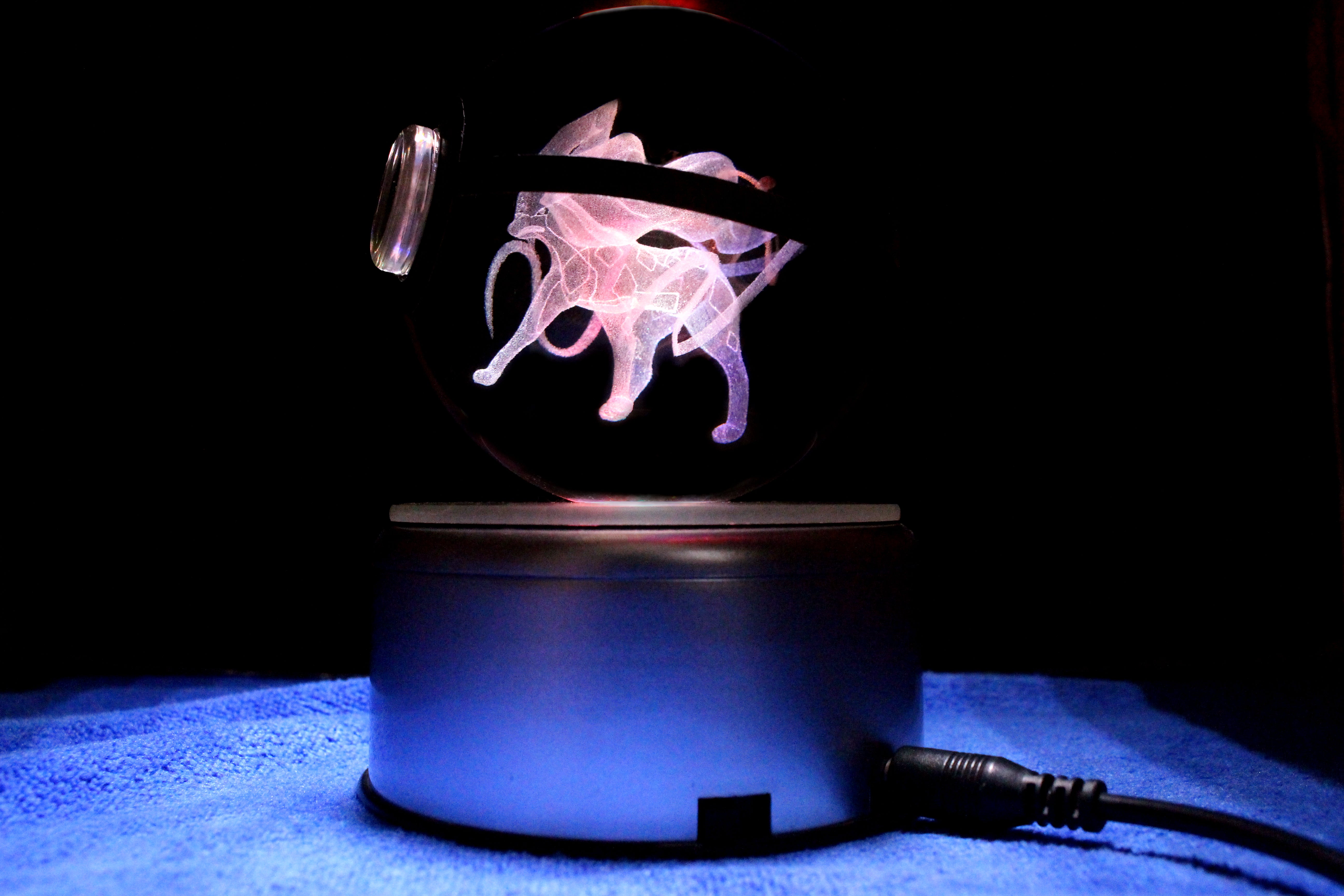 Suicune Large Crystal Pokeball