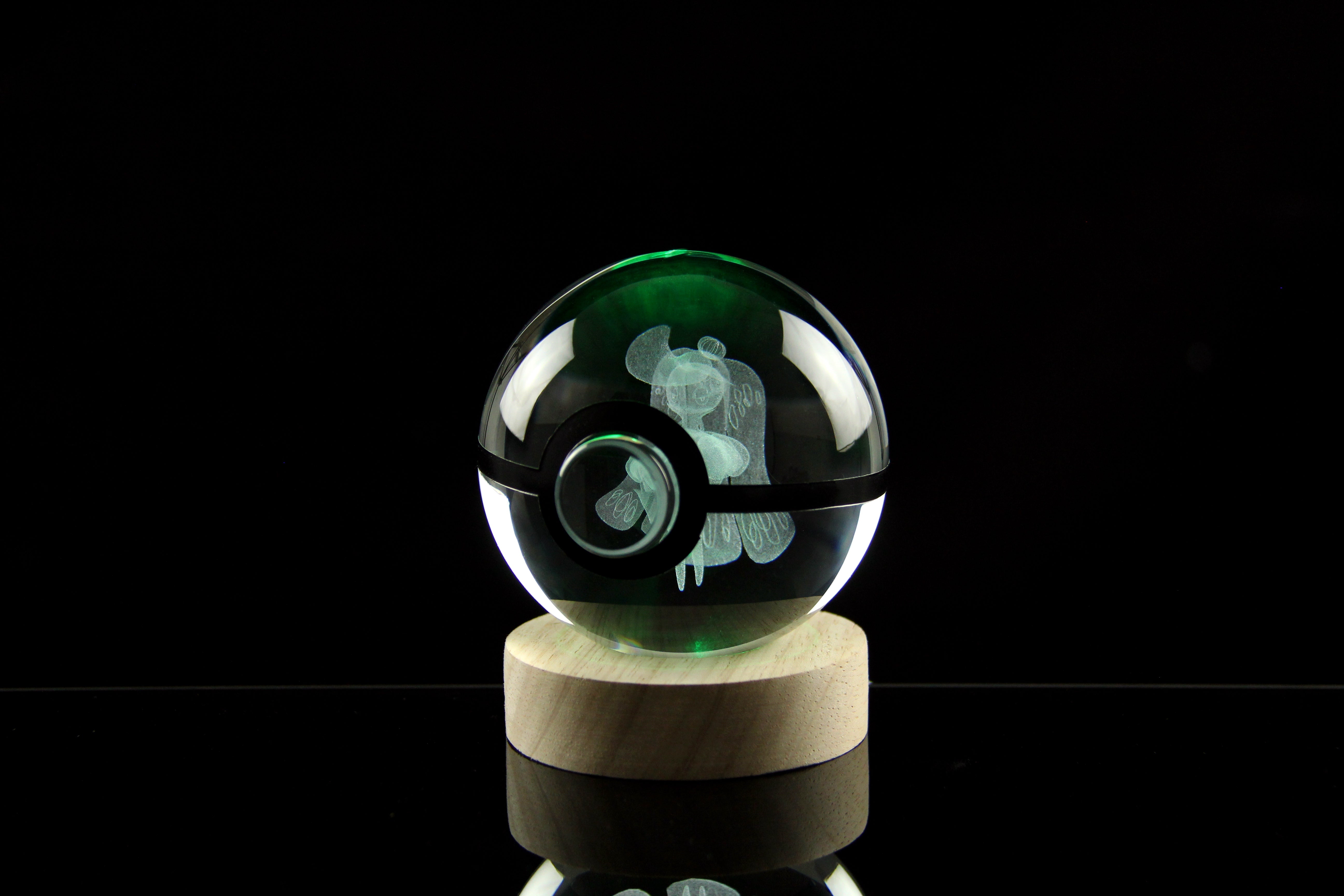 Tsareena Large Crystal Pokeball
