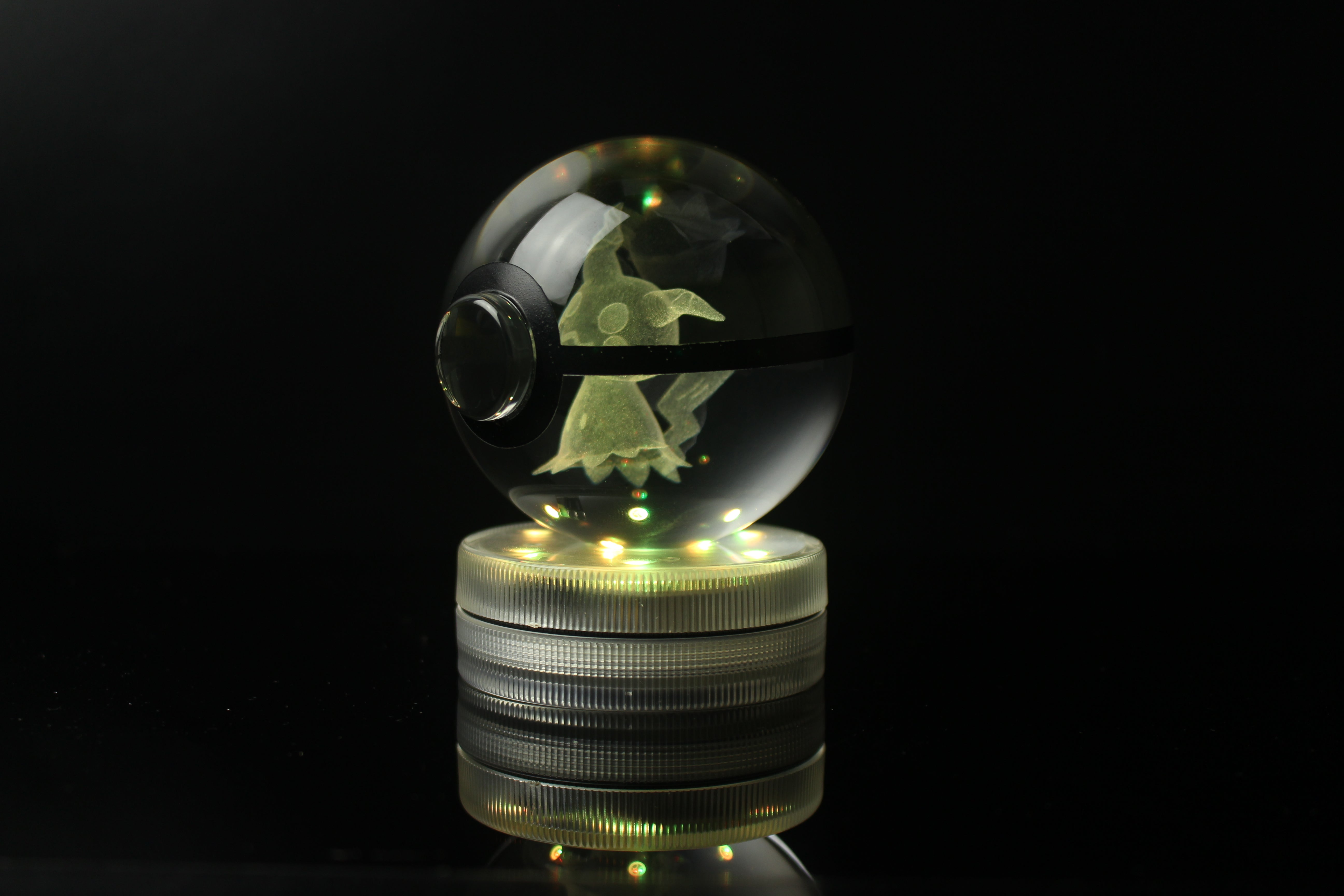 Mimikyu Large Crystal Pokeball
