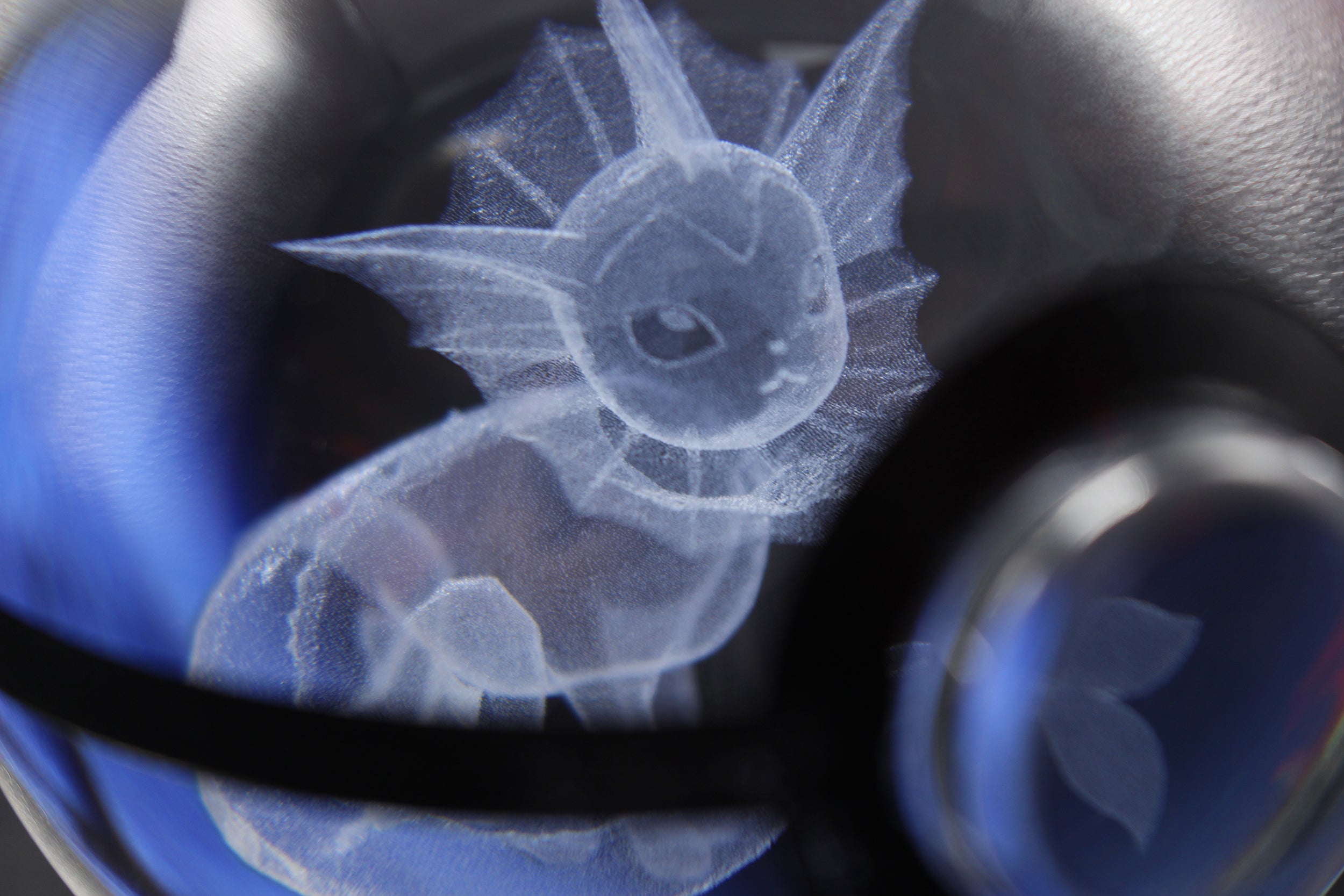 Vaporeon Large Crystal Pokeball