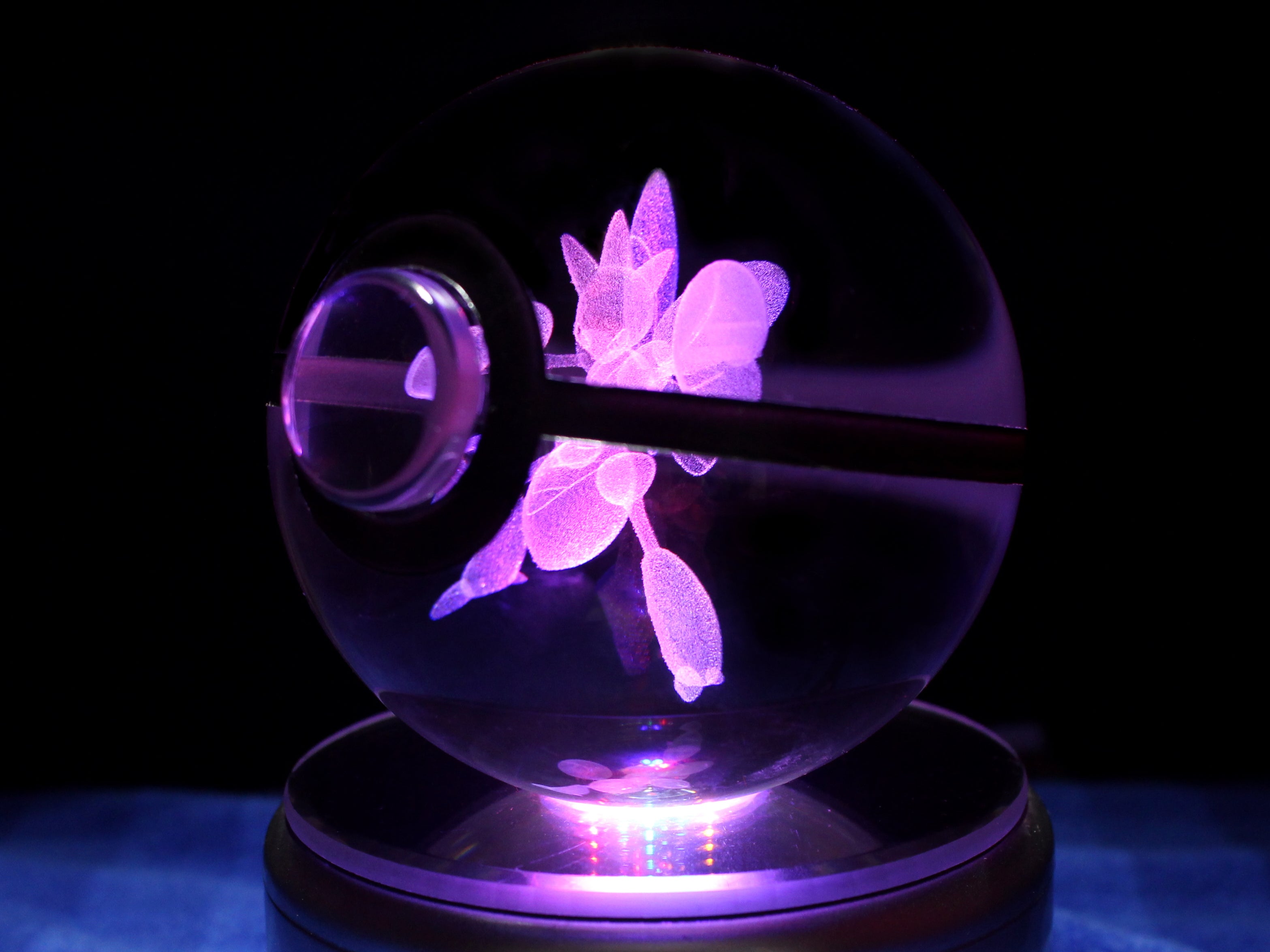 Scizor Large Crystal Pokeball