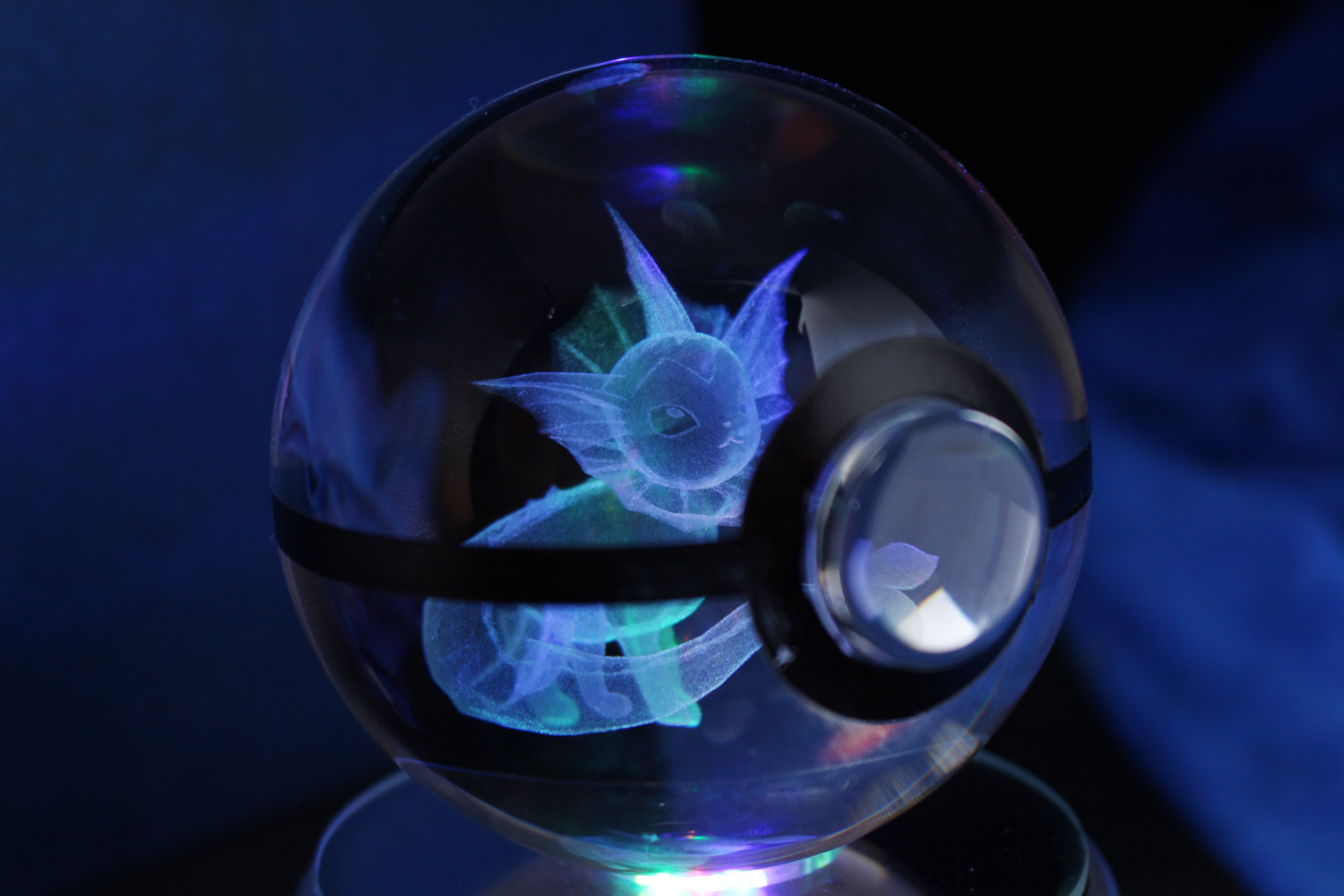 Vaporeon Large Crystal Pokeball