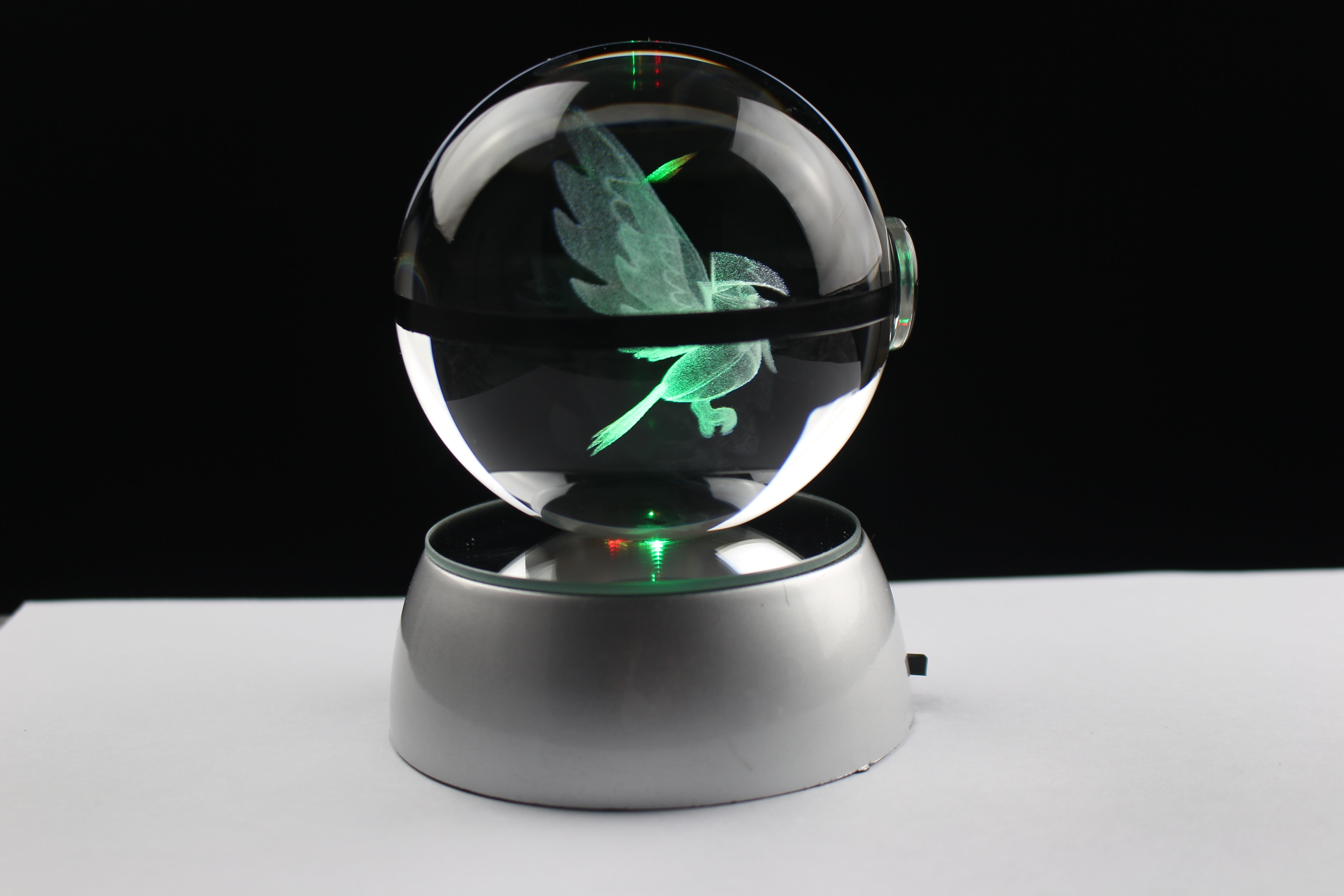Staraptor Large Crystal Pokeball