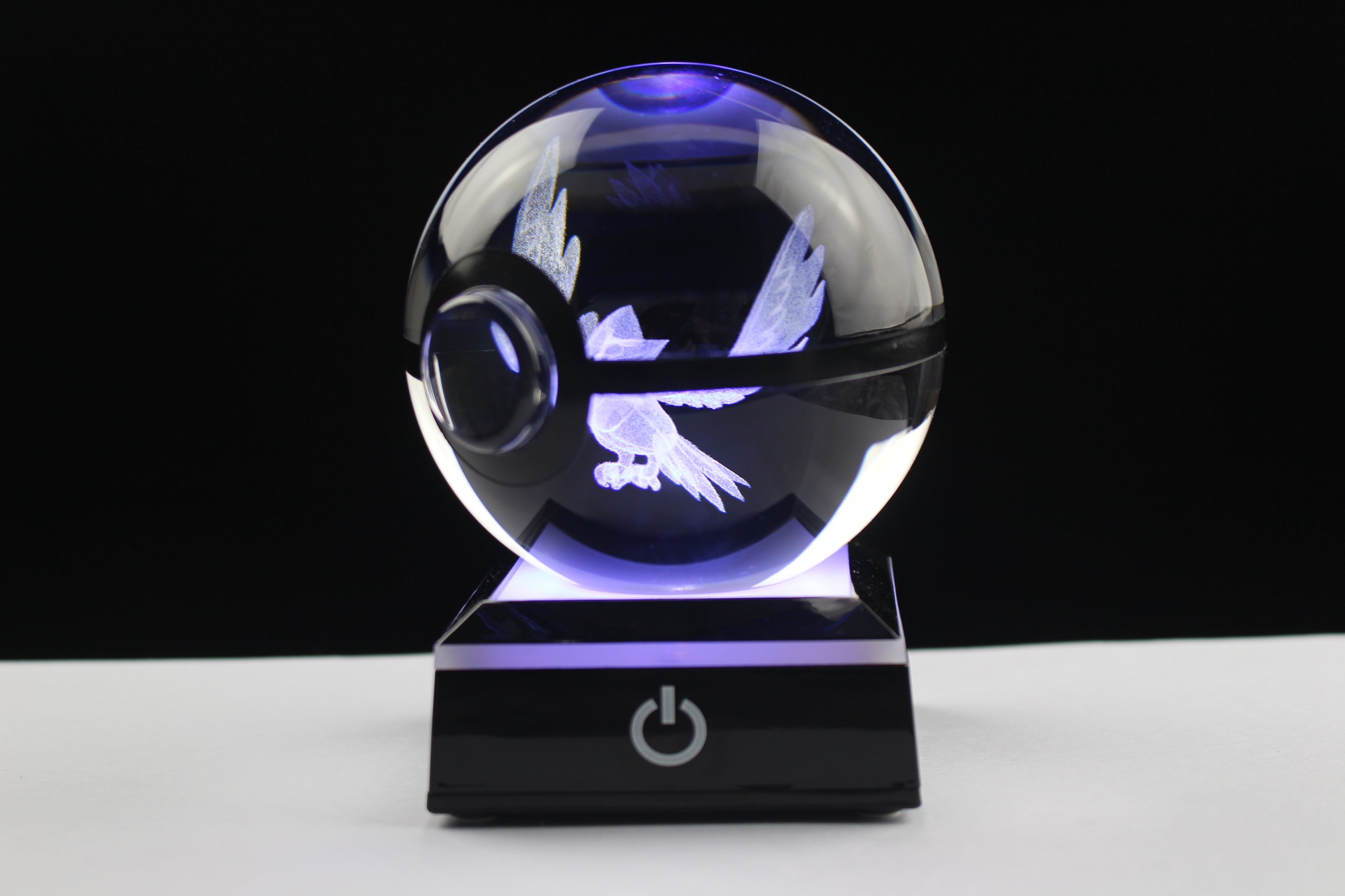 Staraptor Large Crystal Pokeball