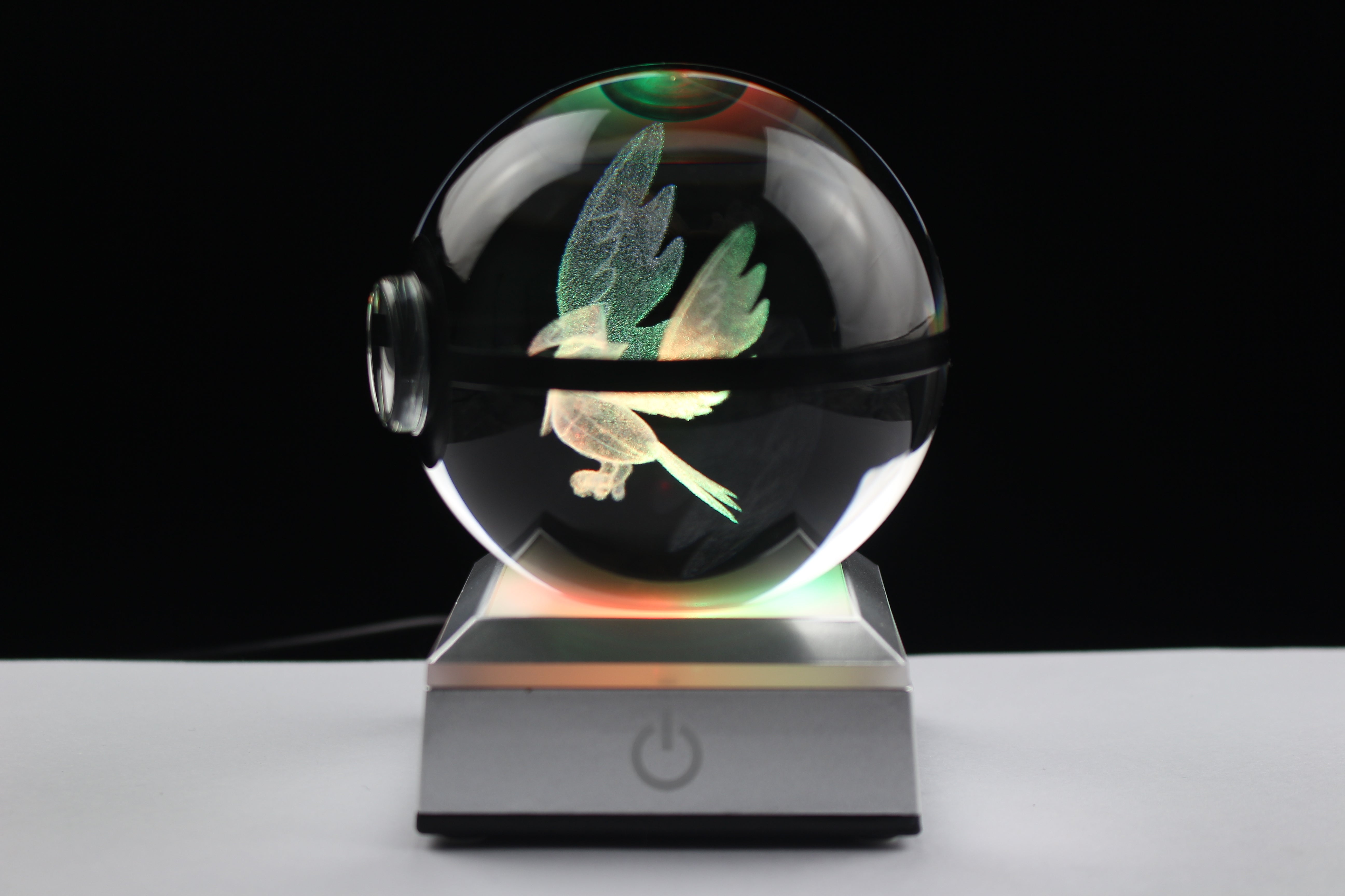 Staraptor Large Crystal Pokeball