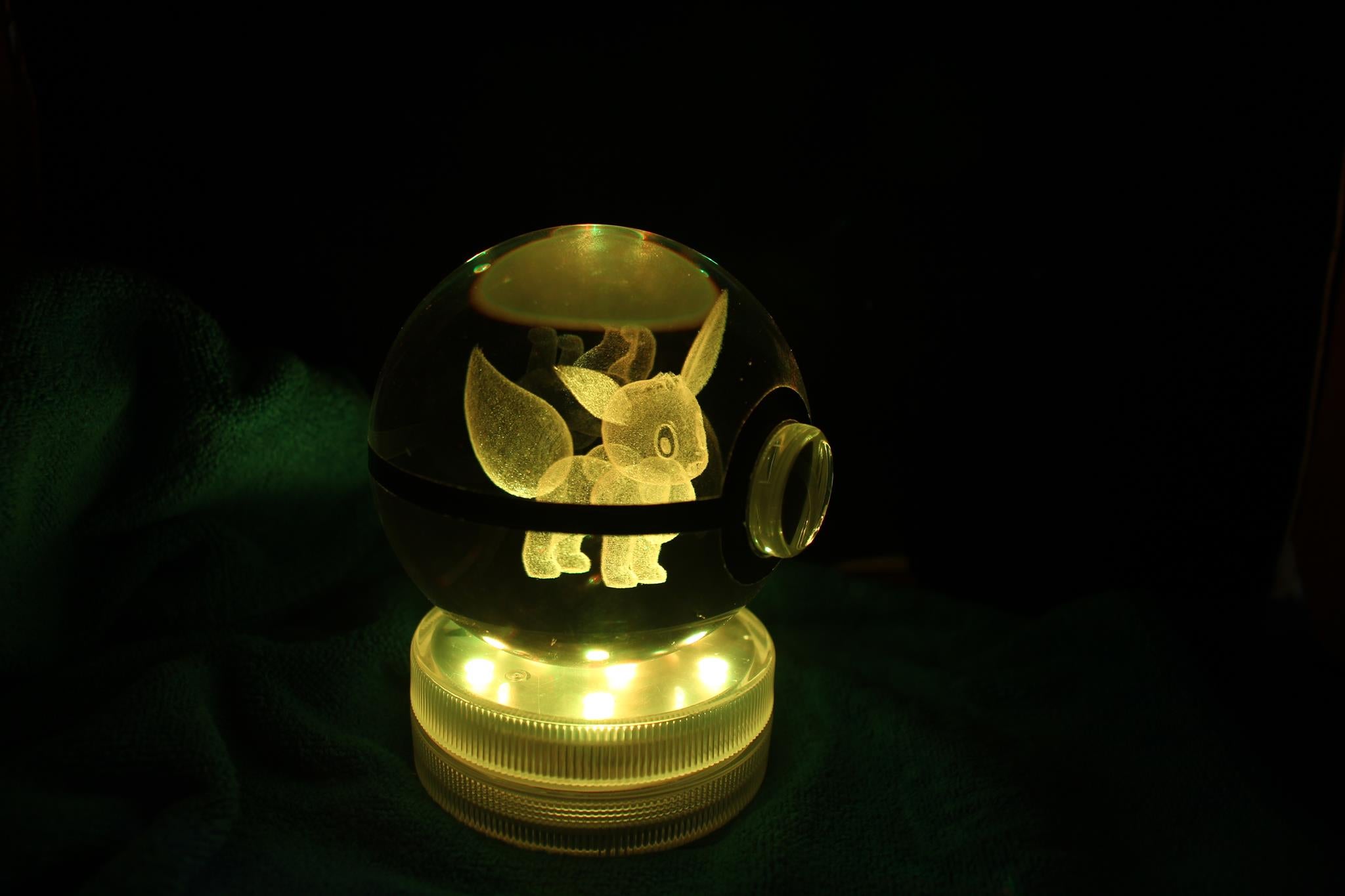 Eevee Large Crystal Pokeball