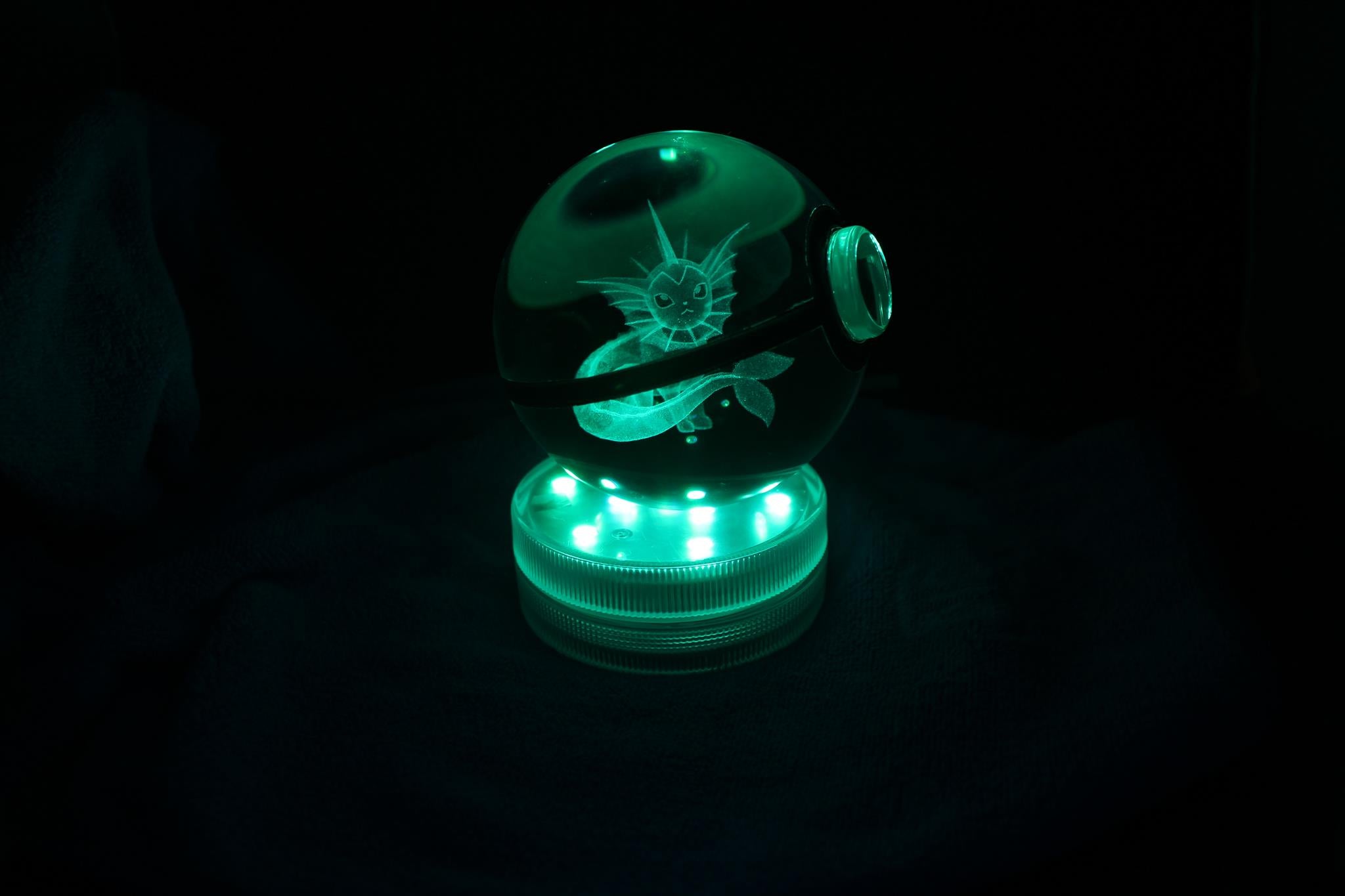 Vaporeon Large Crystal Pokeball