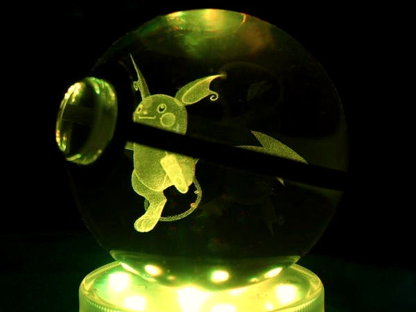 Raichu Large Crystal Pokeball