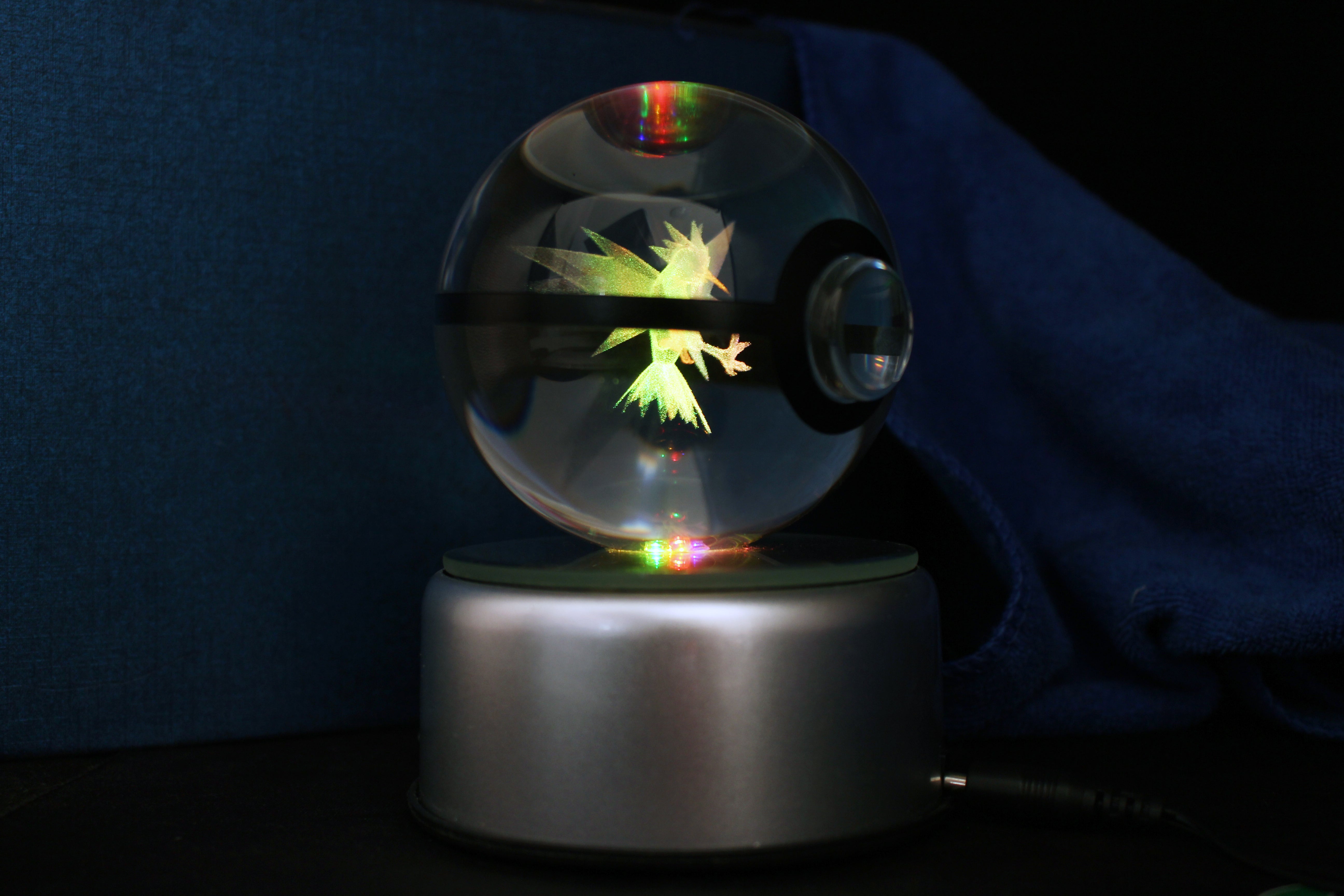 Zapdos Large Crystal Pokeball