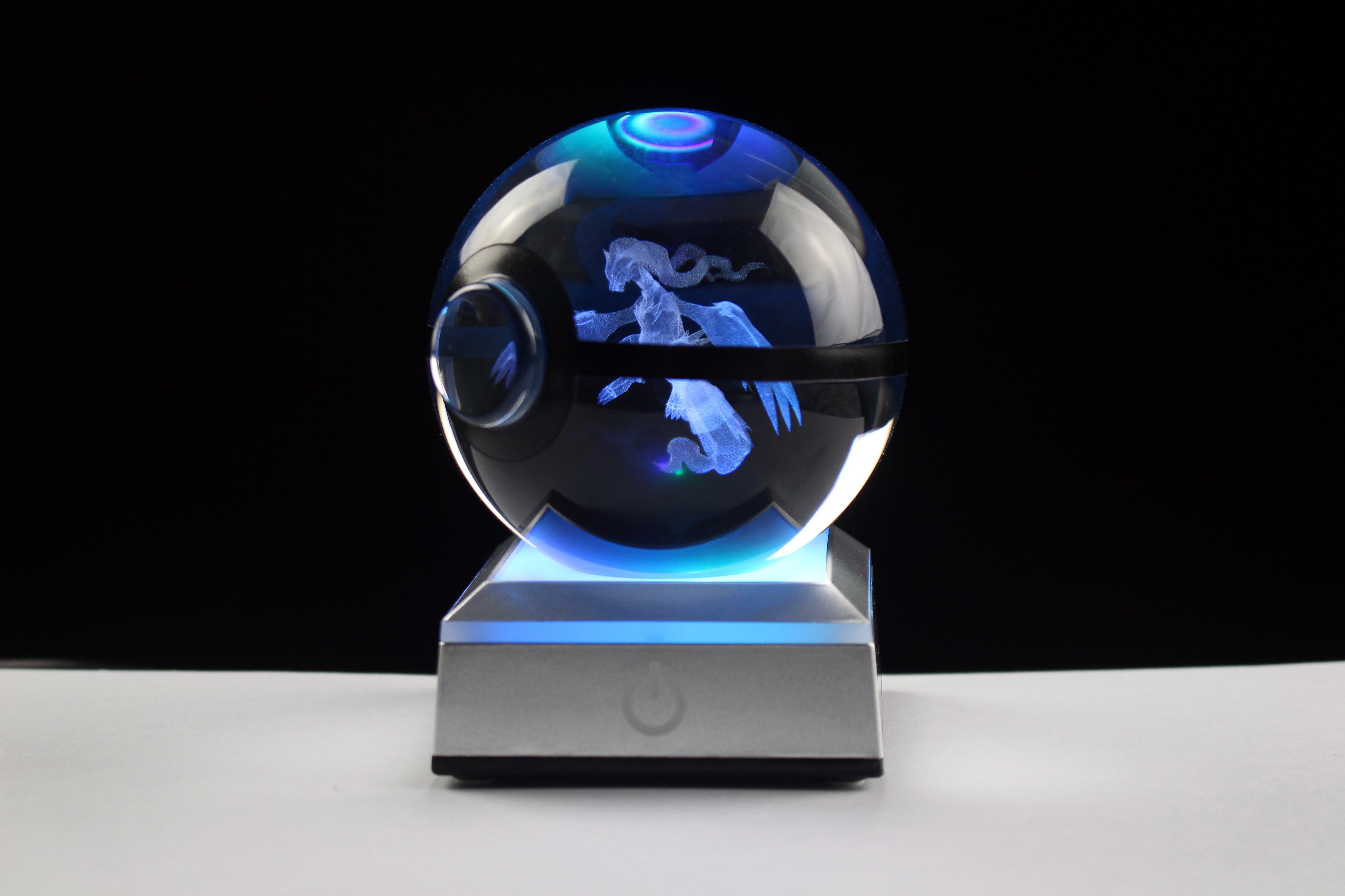 Reshiram Large Crystal Pokeball