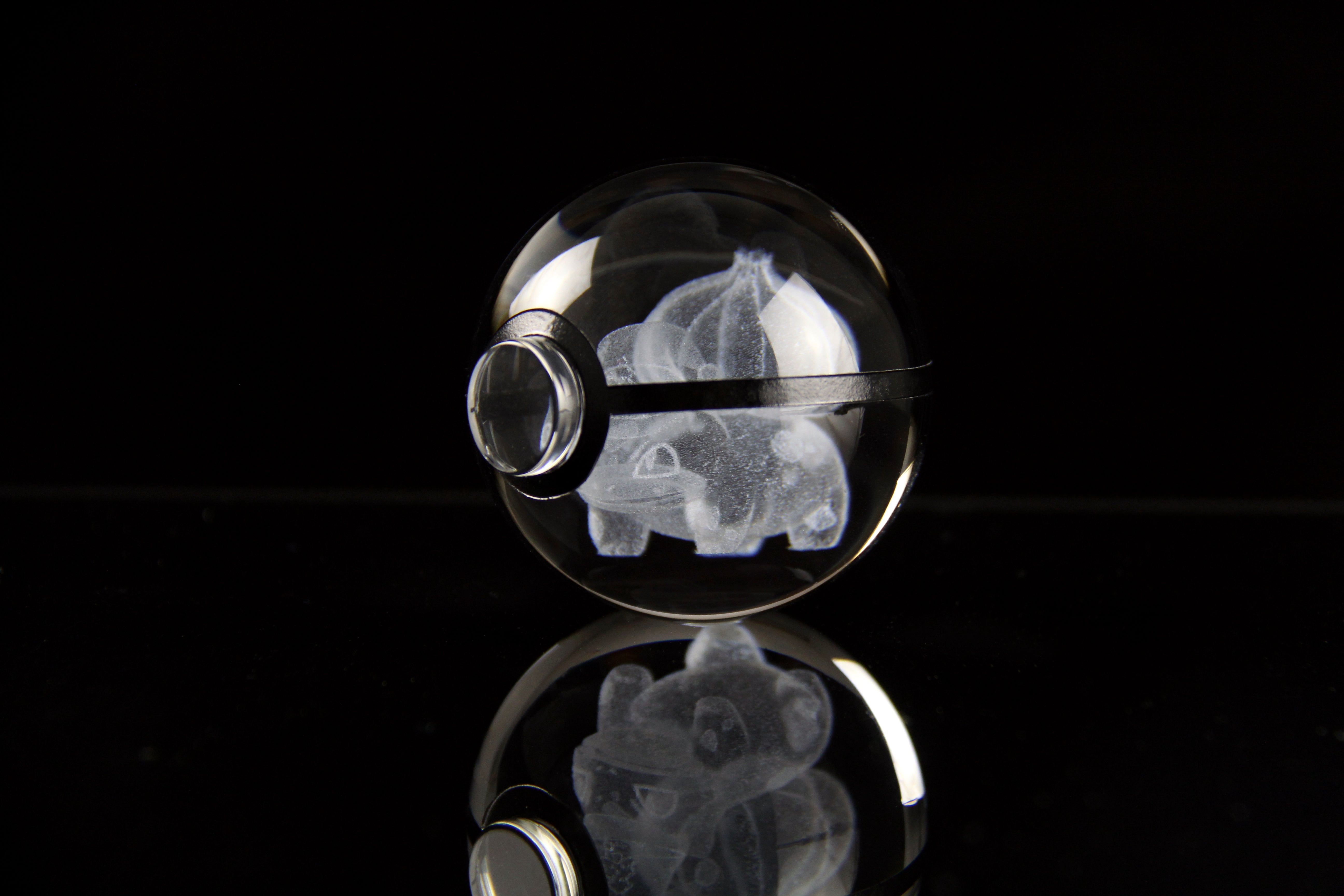 CHRISTMAS Bulbasaur Large Crystal Pokeball