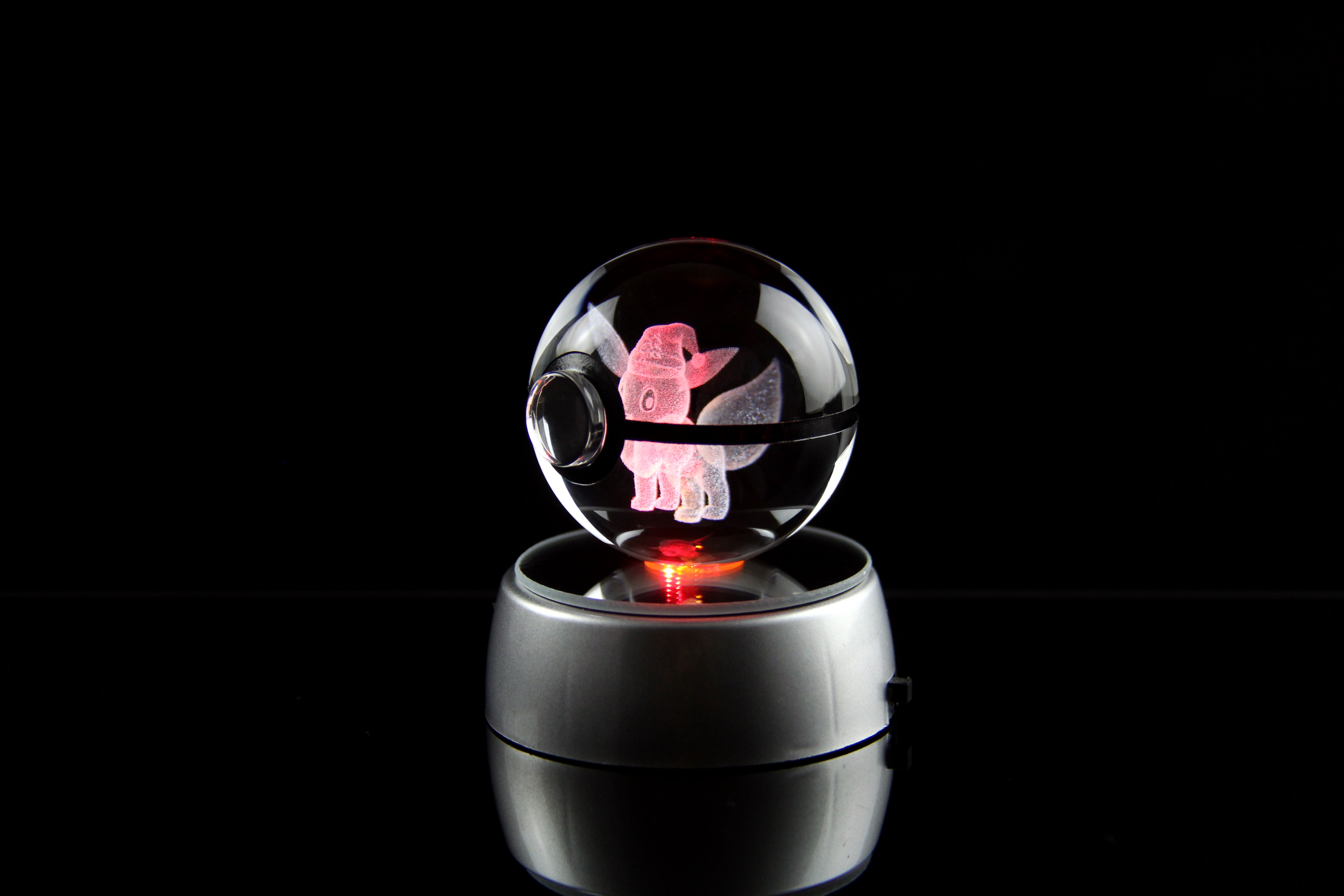 CHRISTMAS Eevee Large Crystal Pokeball