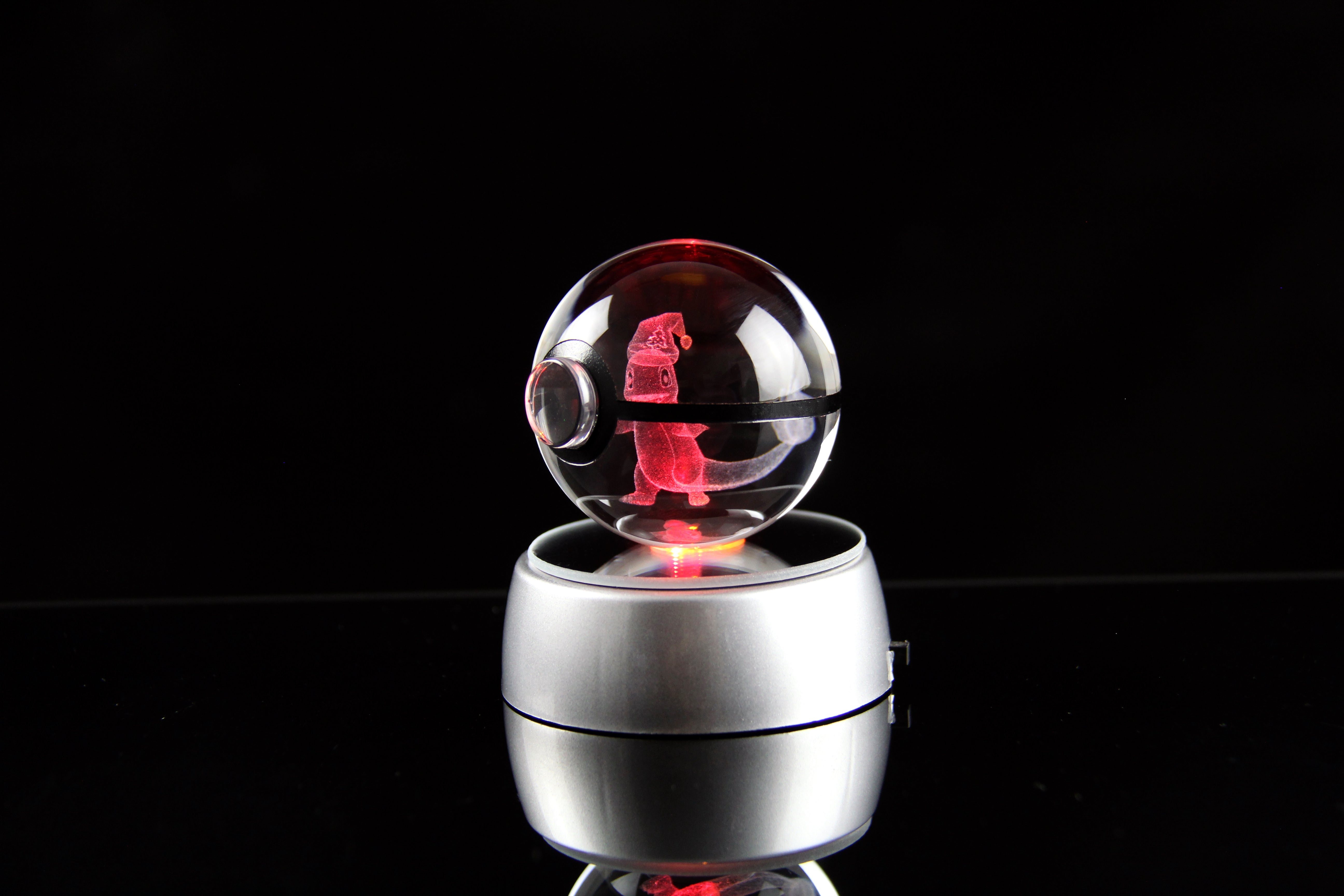 CHRISTMAS Charmander Large Crystal Pokeball
