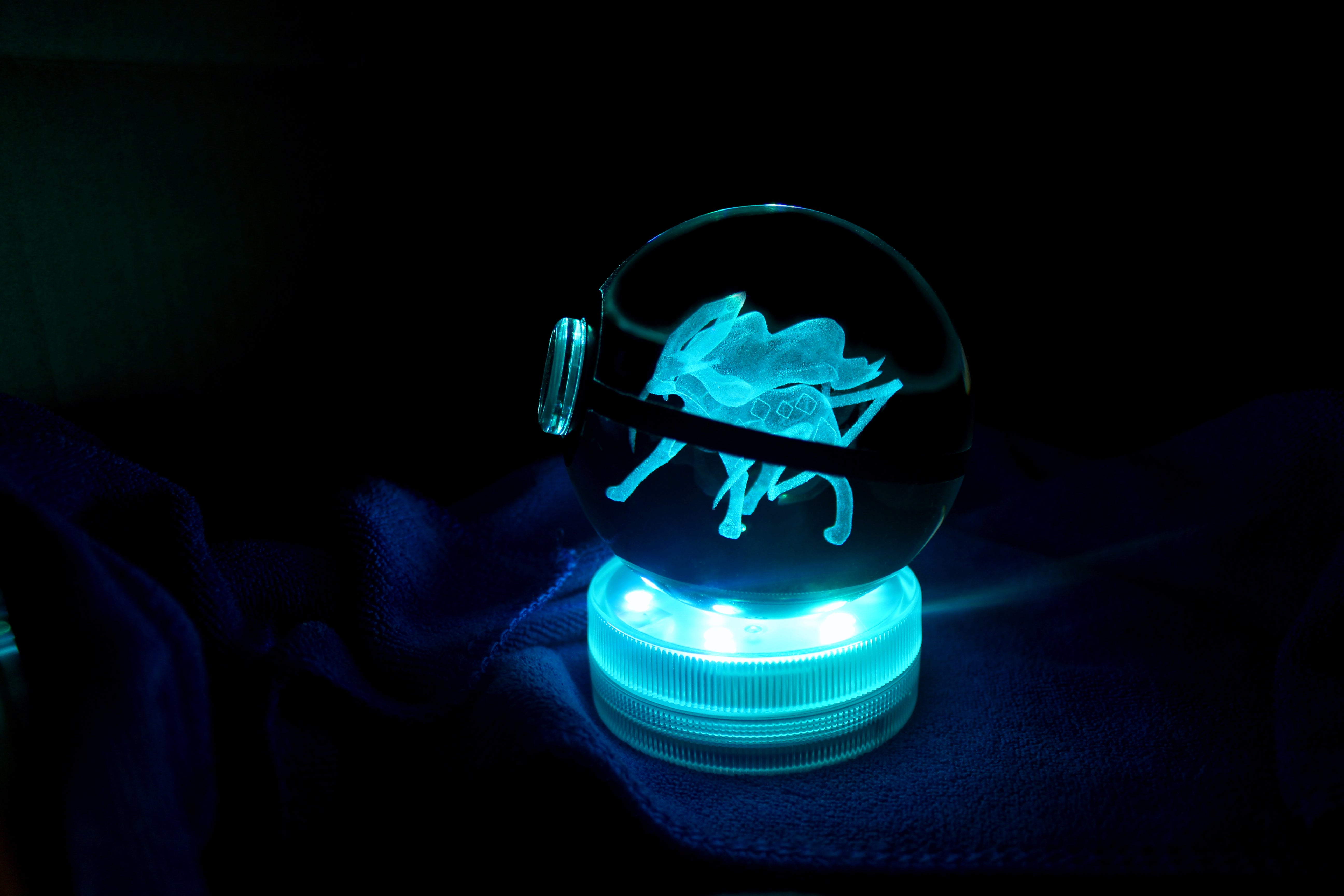 Suicune Large Crystal Pokeball