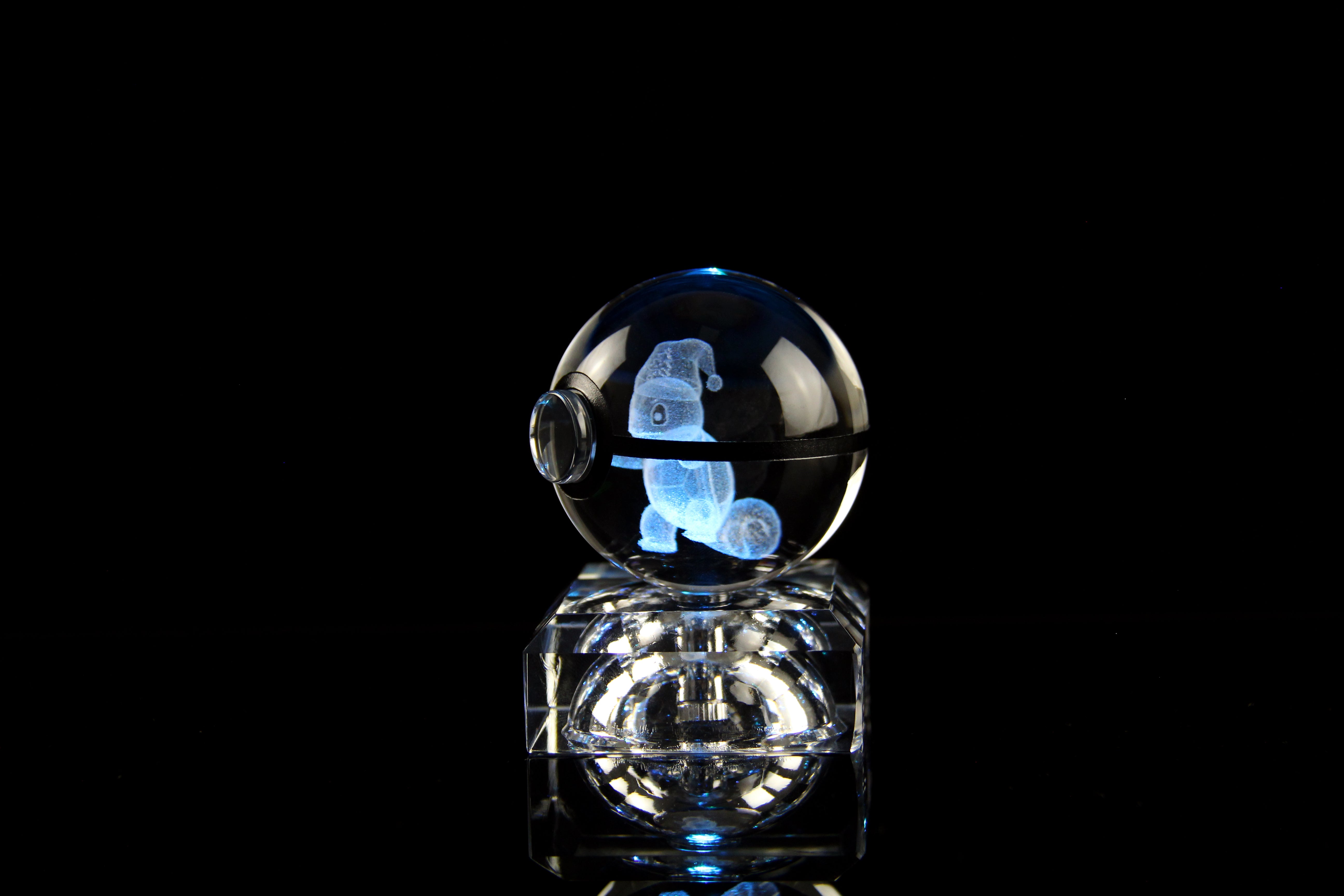 CHRISTMAS Squirtle Large Crystal Pokeball