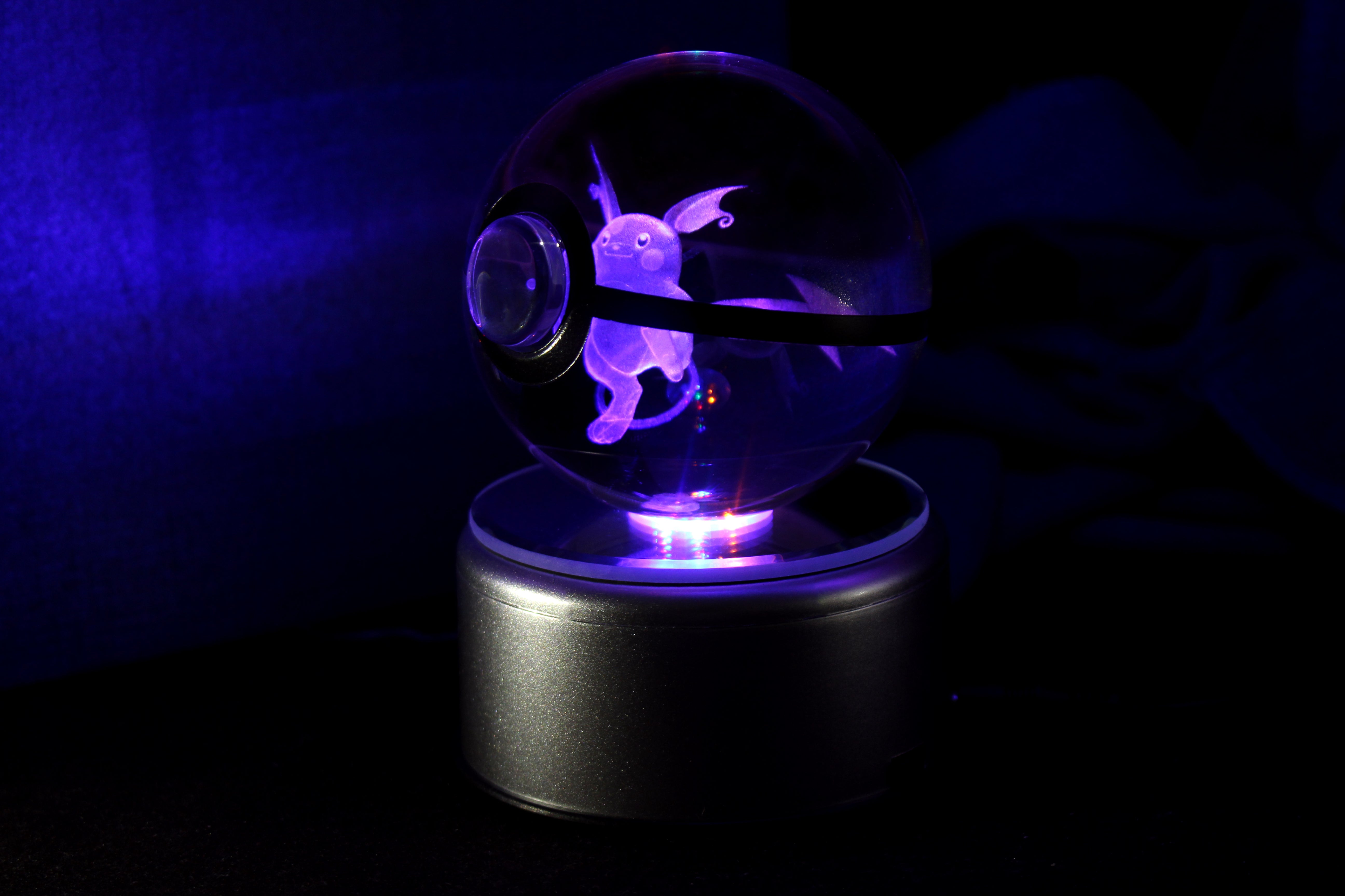 Raichu Large Crystal Pokeball