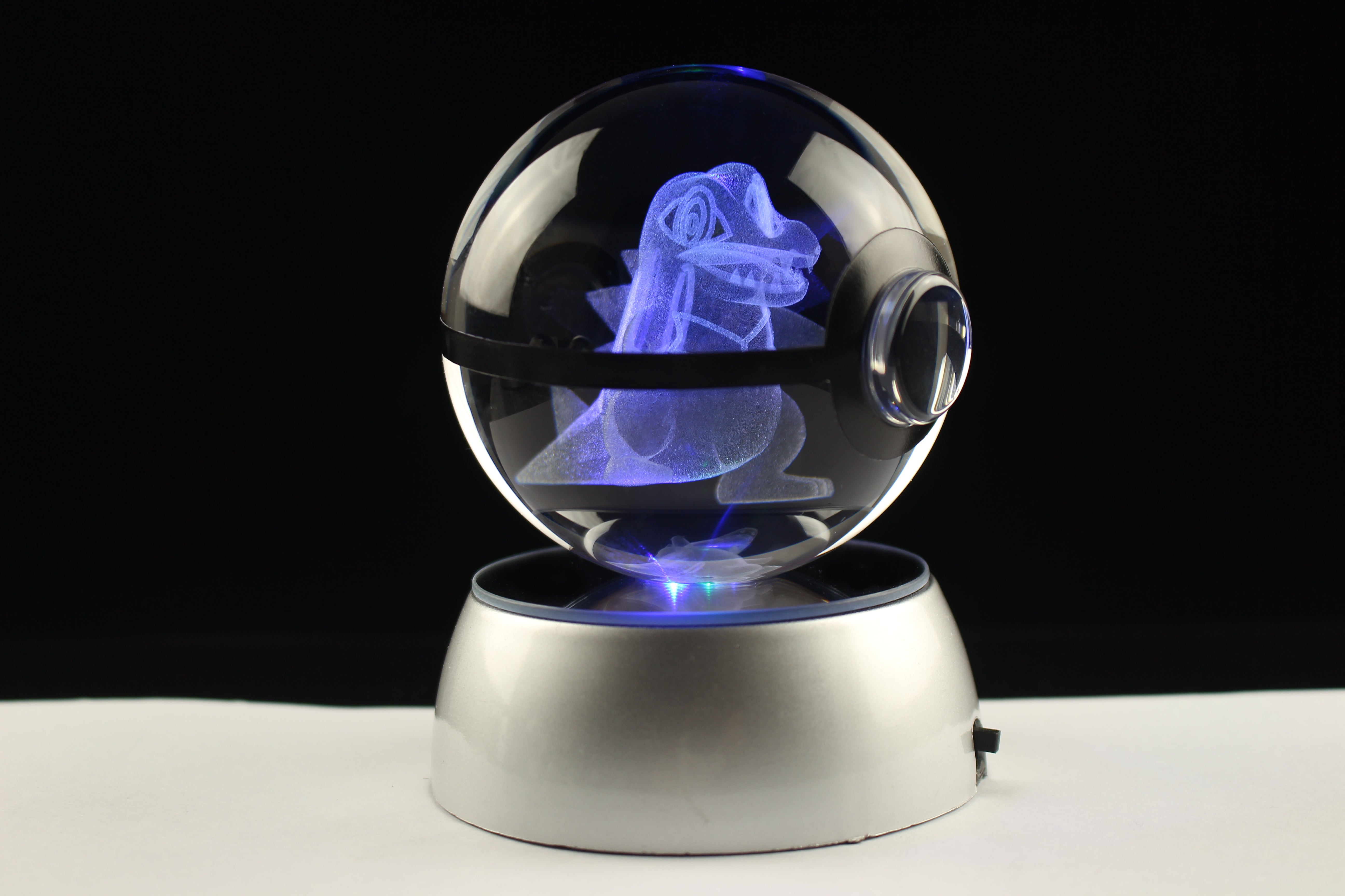 Totodile Large Crystal Pokeball