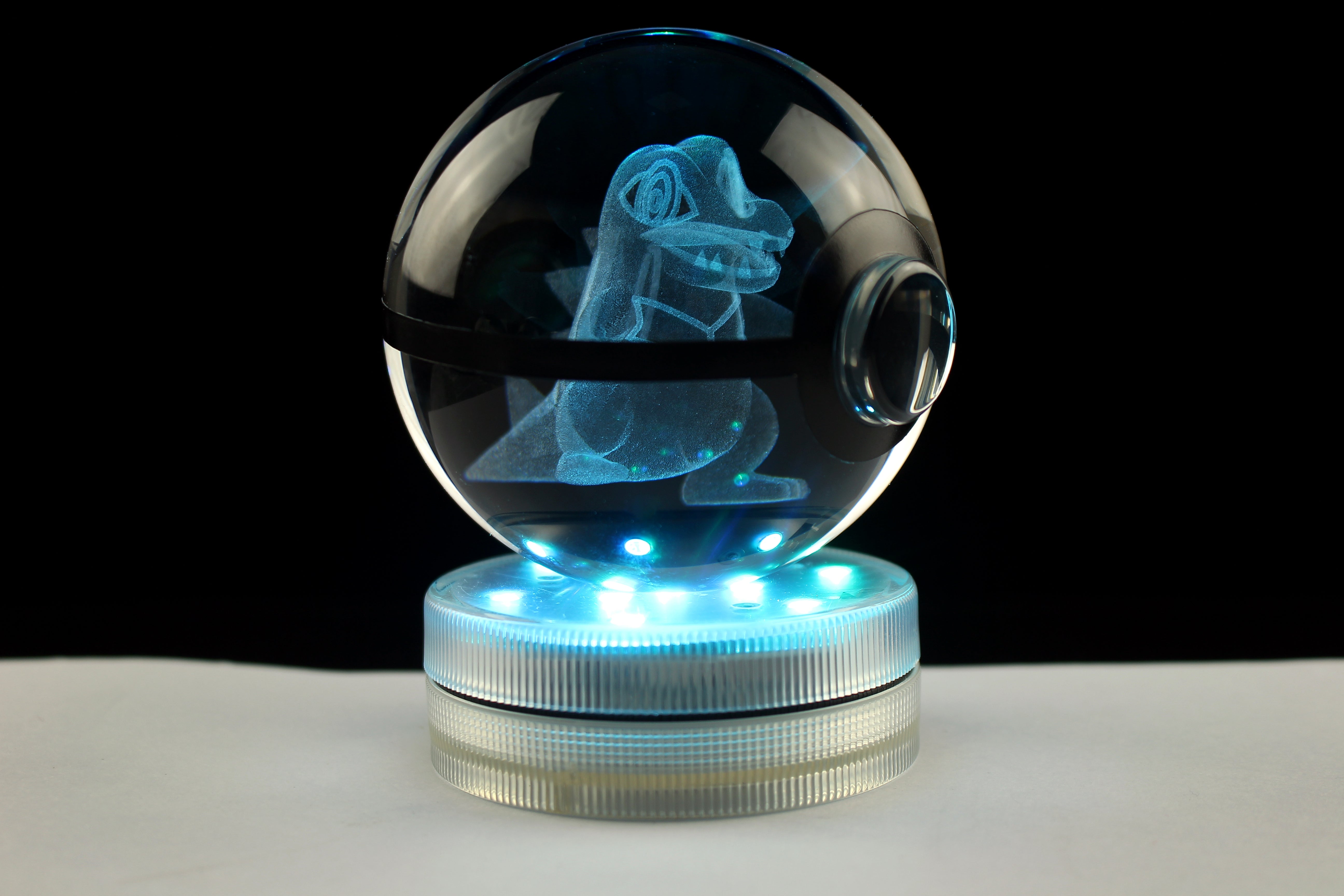 Totodile Large Crystal Pokeball