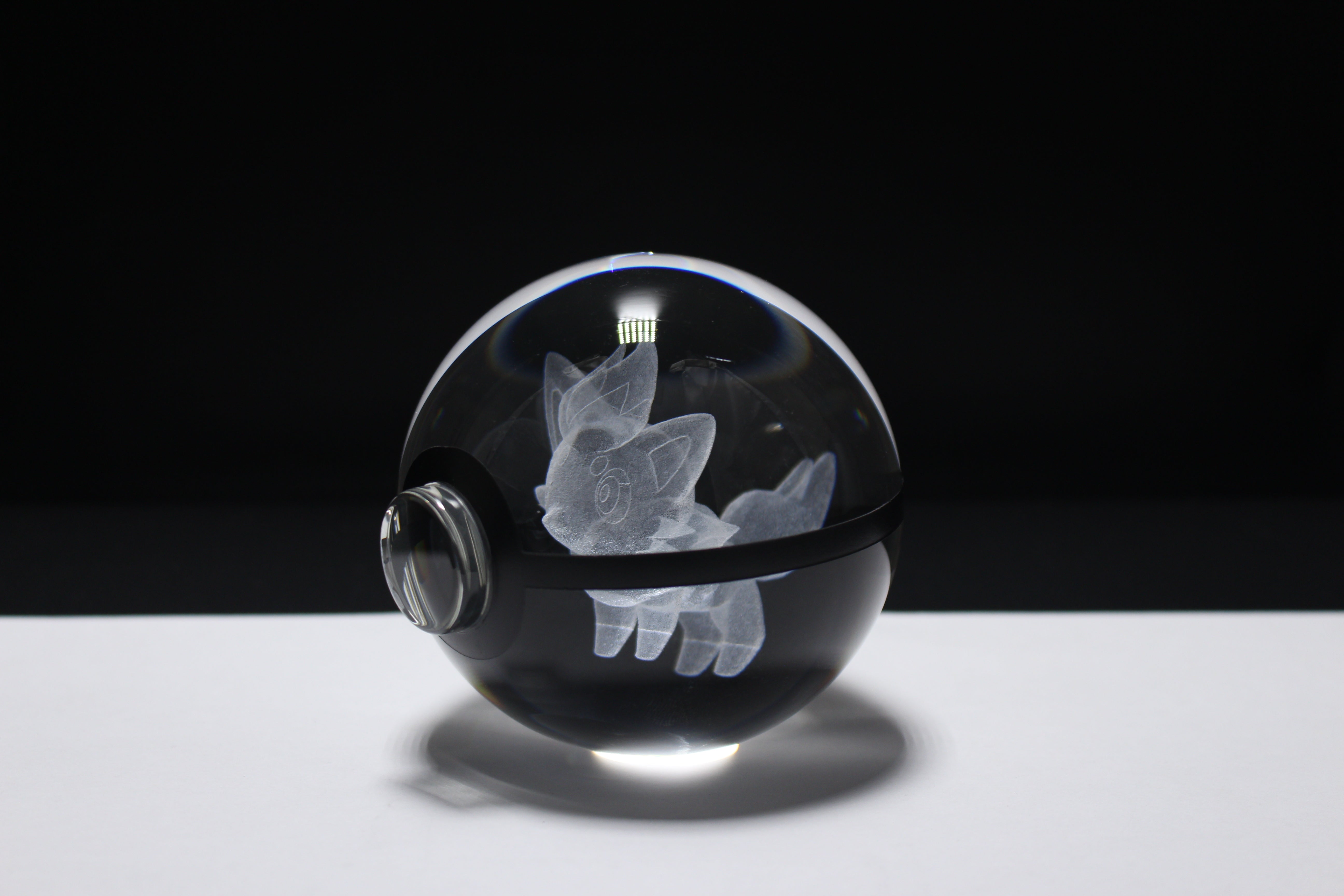 Zorua Large Crystal Pokeball
