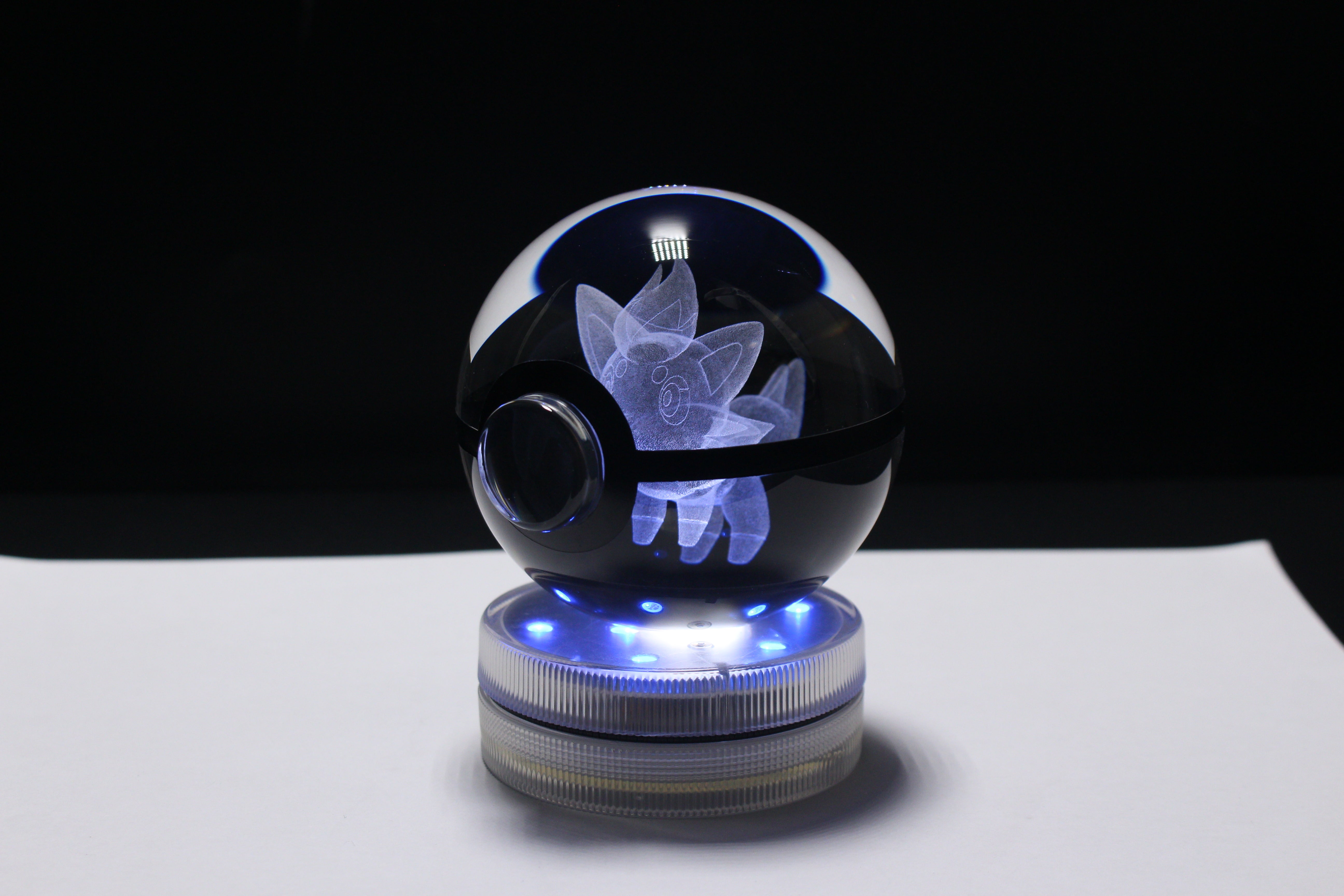 Zorua Large Crystal Pokeball