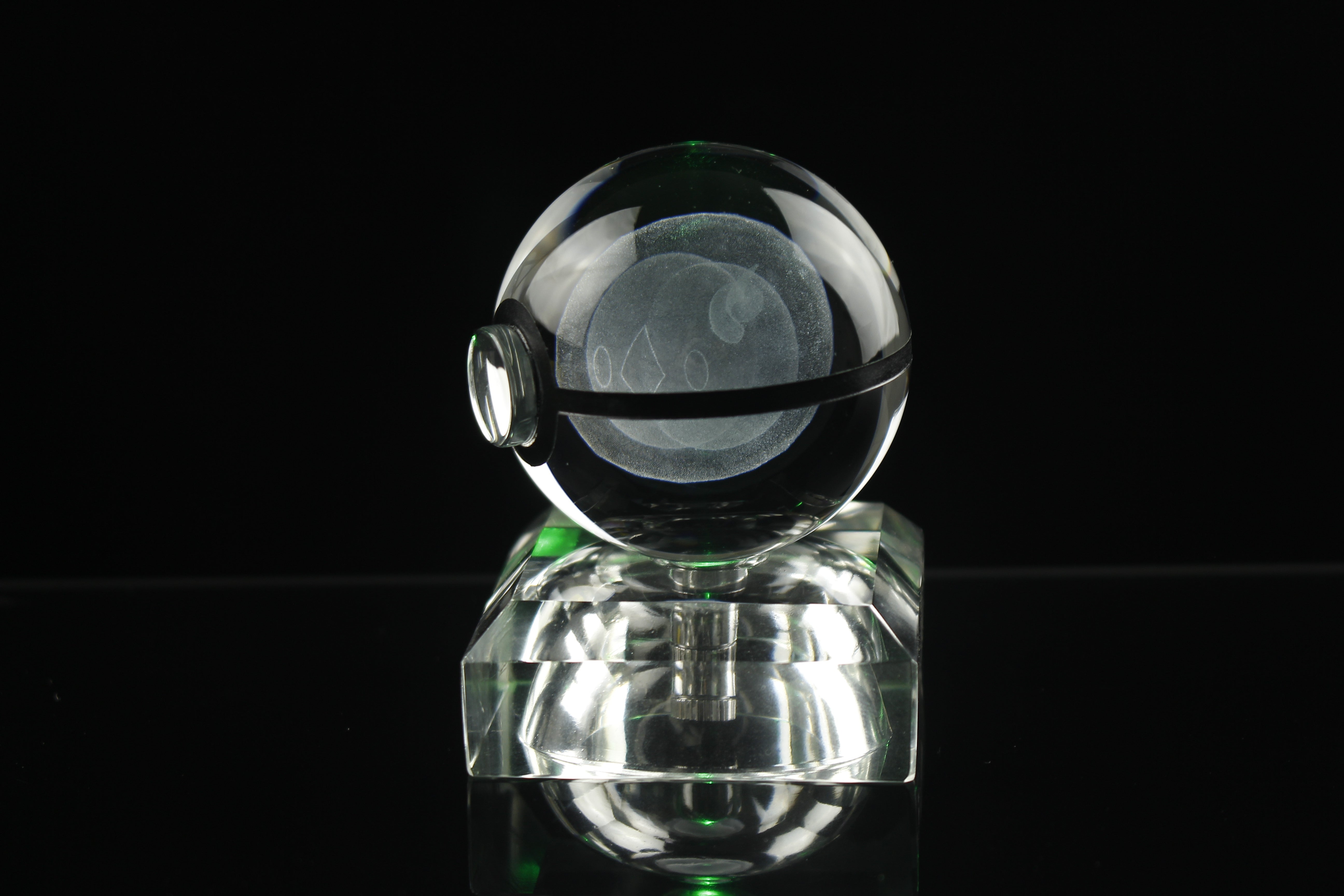 Solosis Large Crystal Pokeball