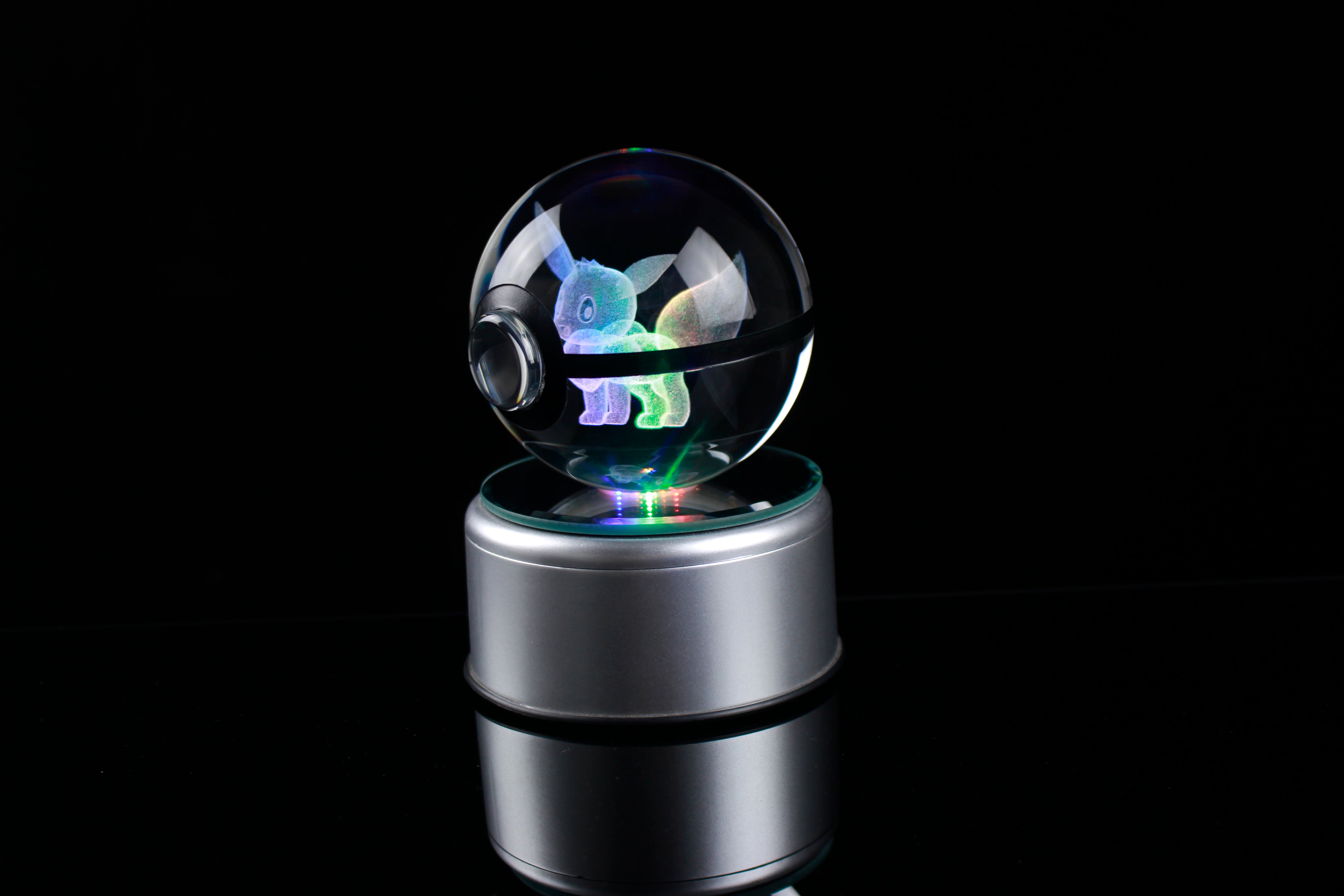 Eevee Large Crystal Pokeball
