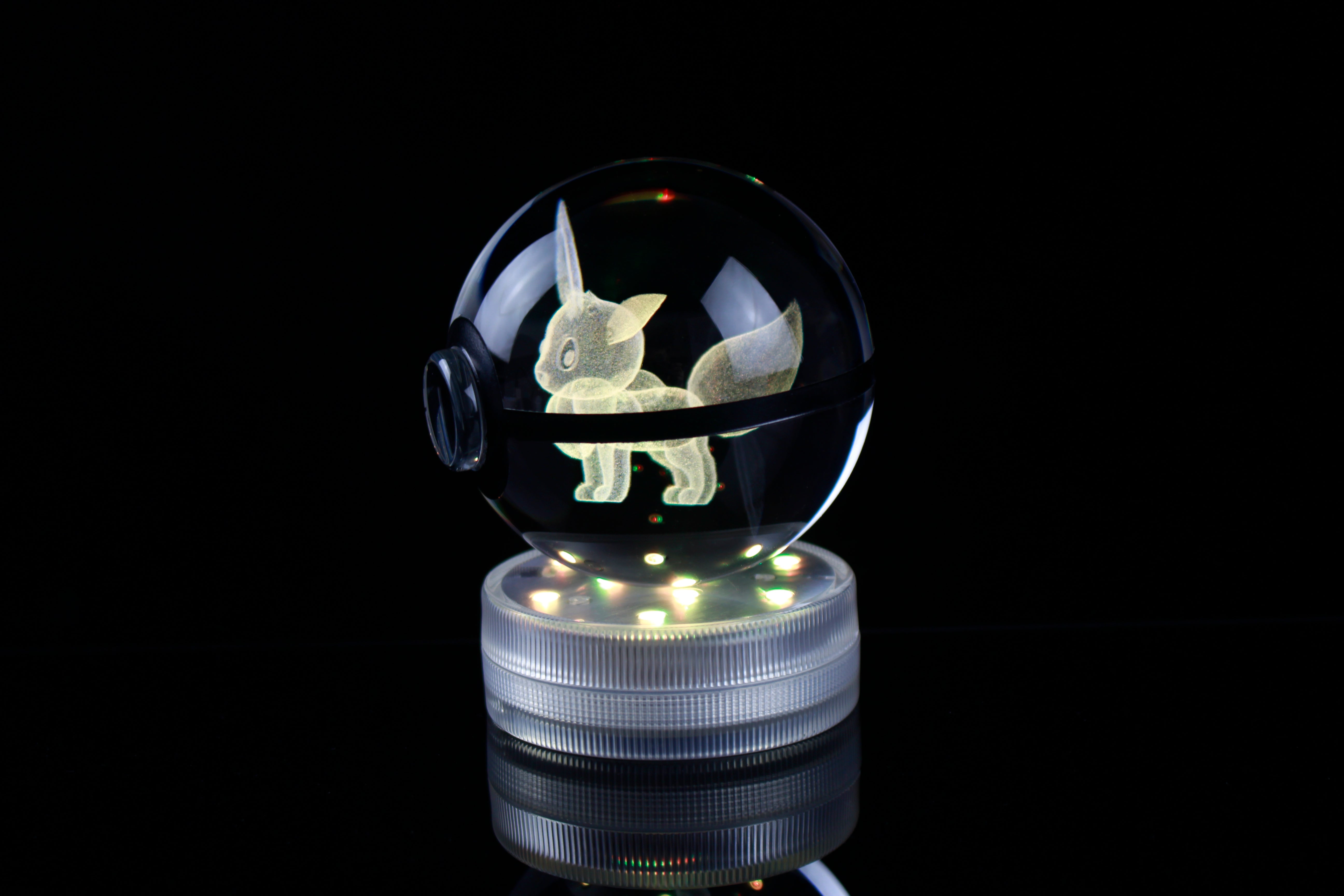 Eevee Large Crystal Pokeball