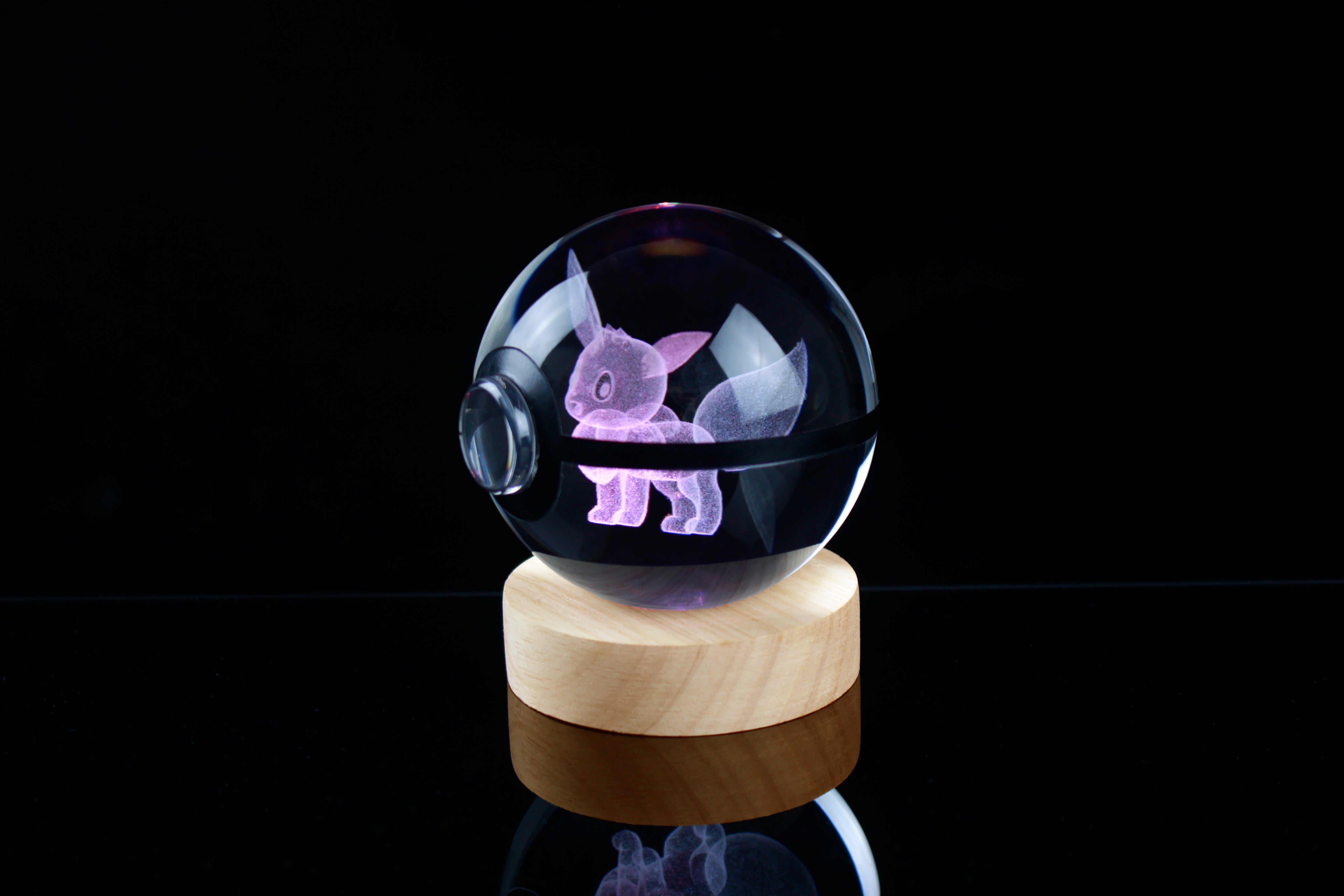 Eevee Large Crystal Pokeball