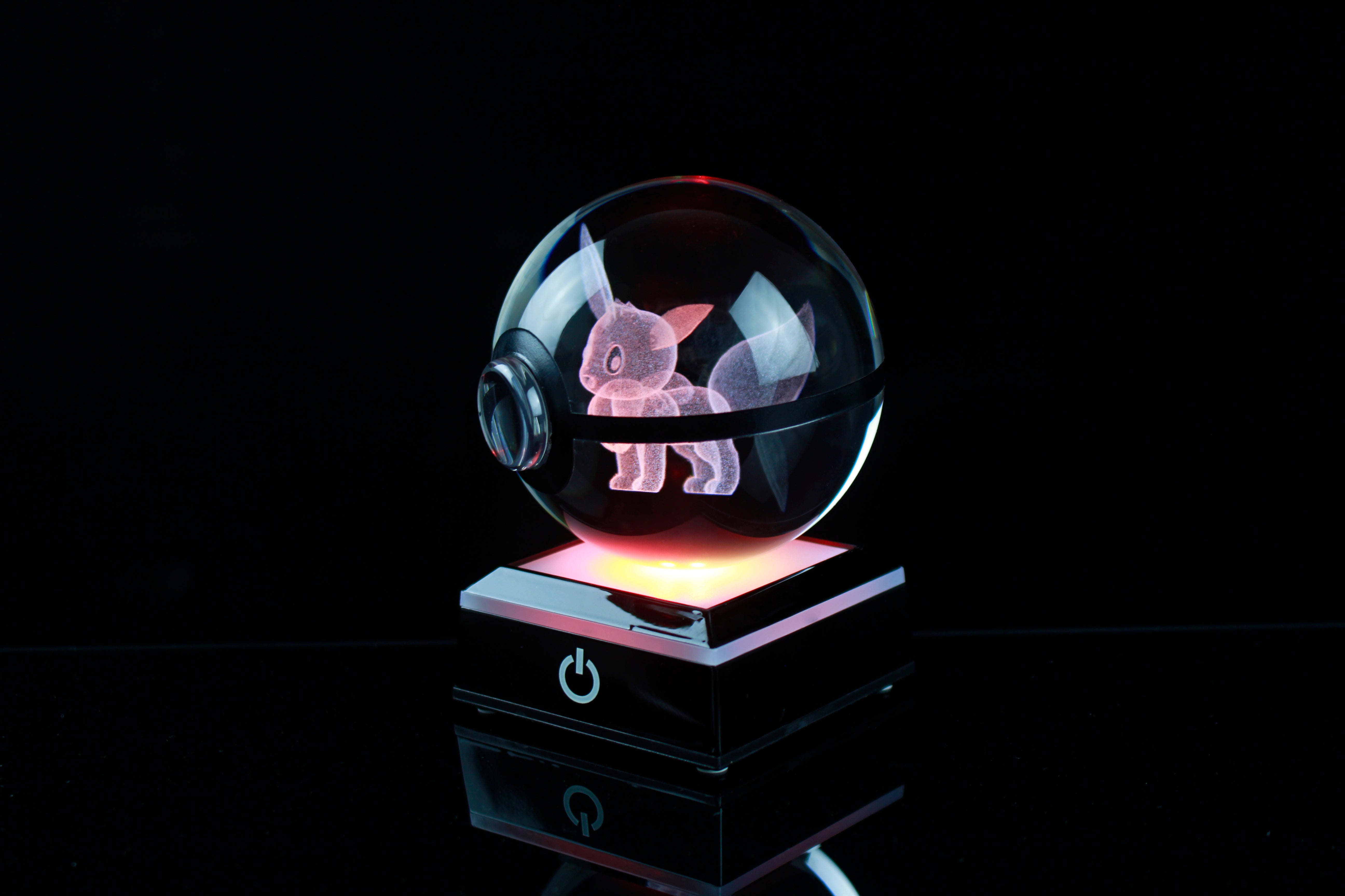 Eevee Large Crystal Pokeball