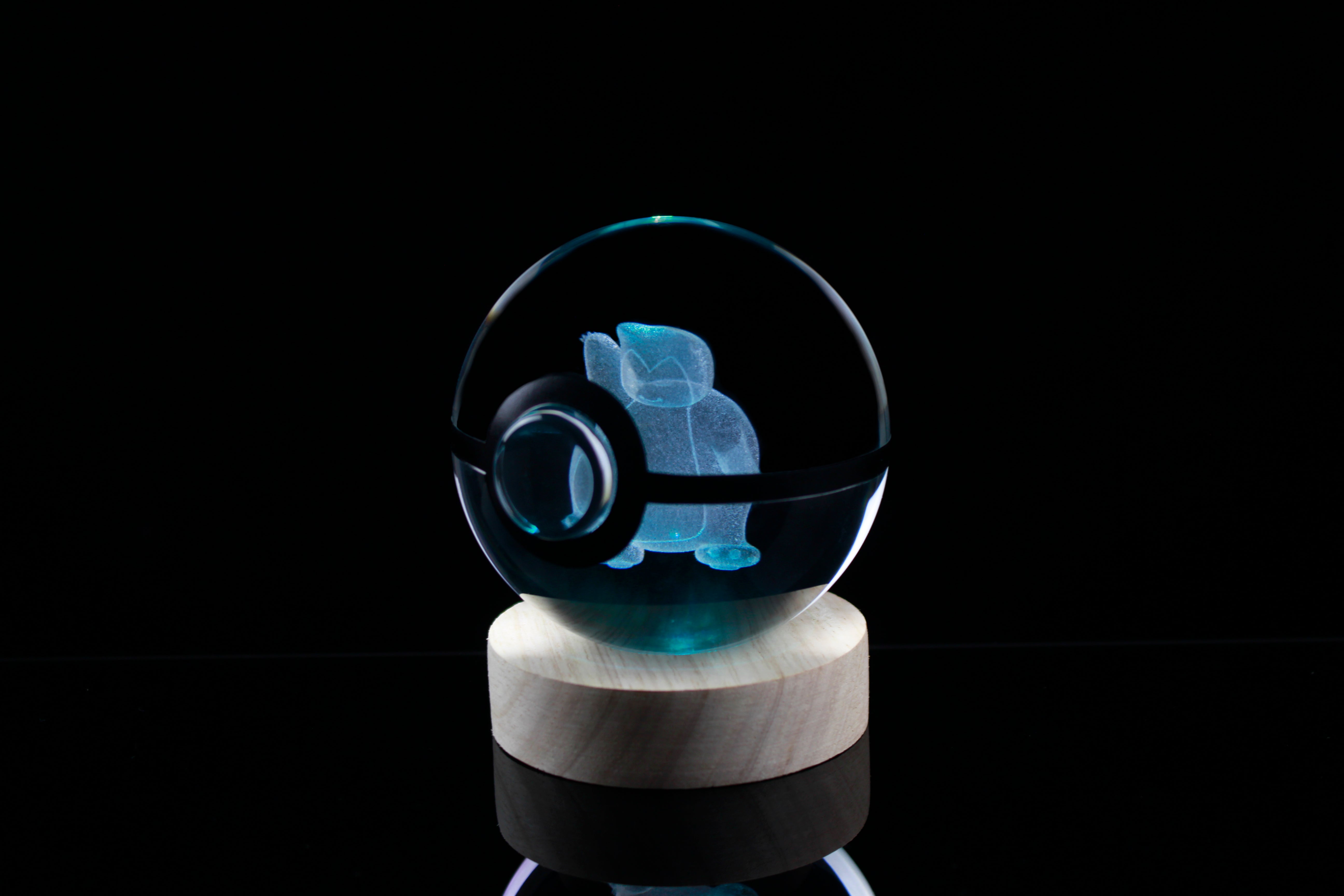 Snorlax Large Crystal Pokeball