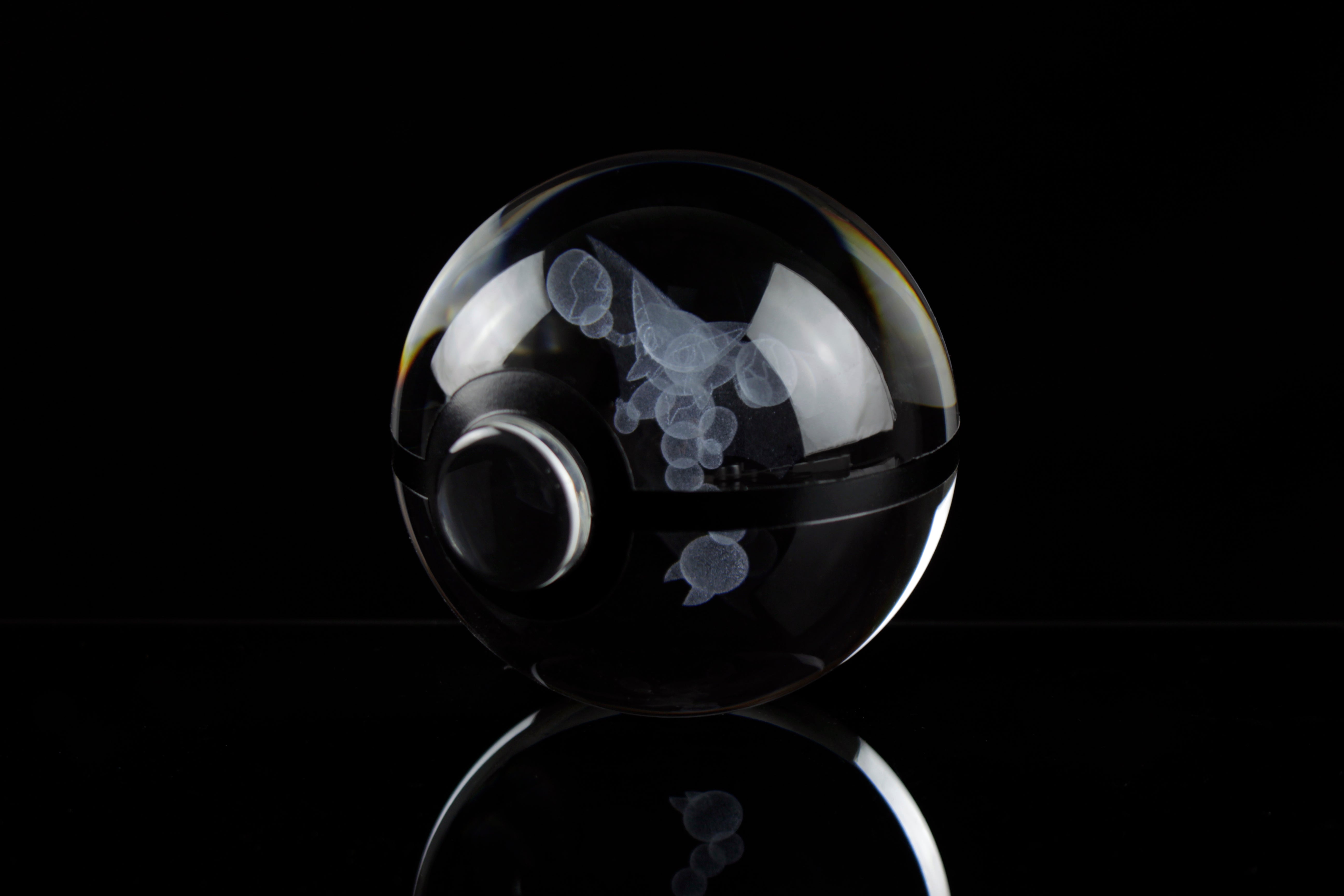 Gliscor Large Crystal Pokeball