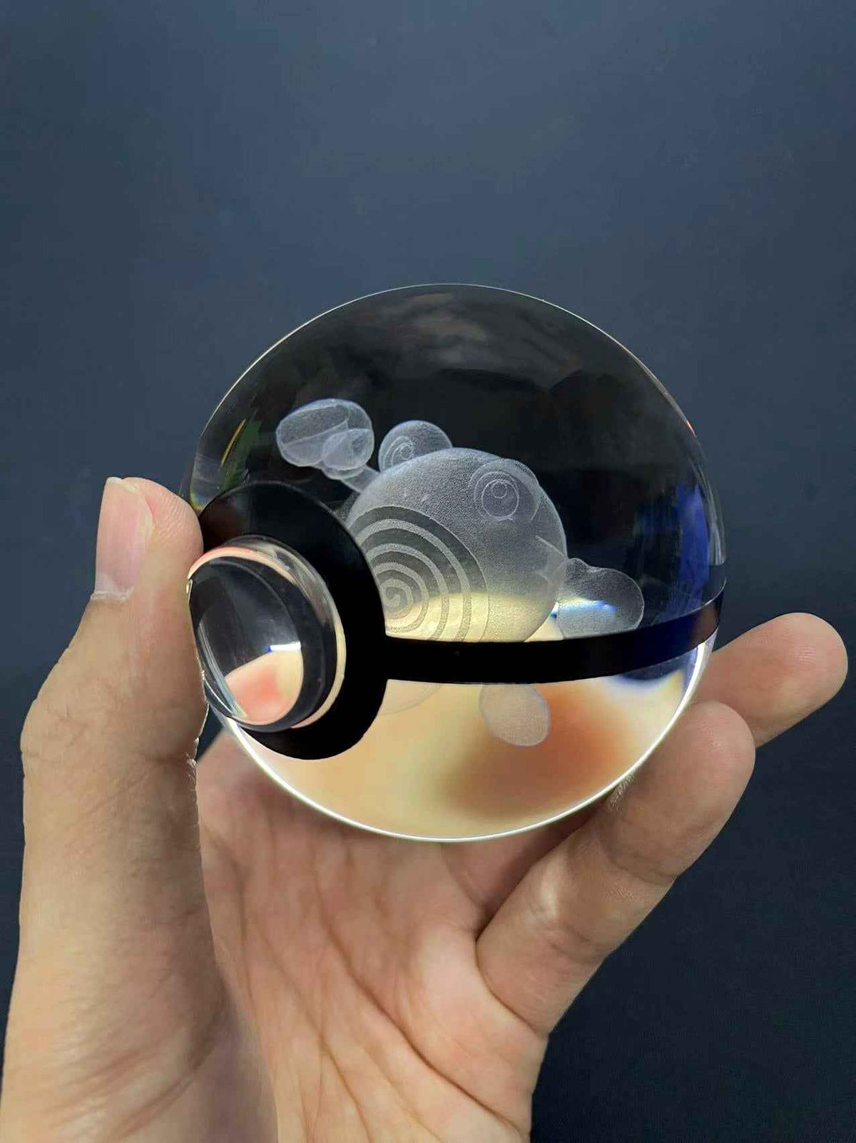 Poliwhirl Large Crystal Pokeball