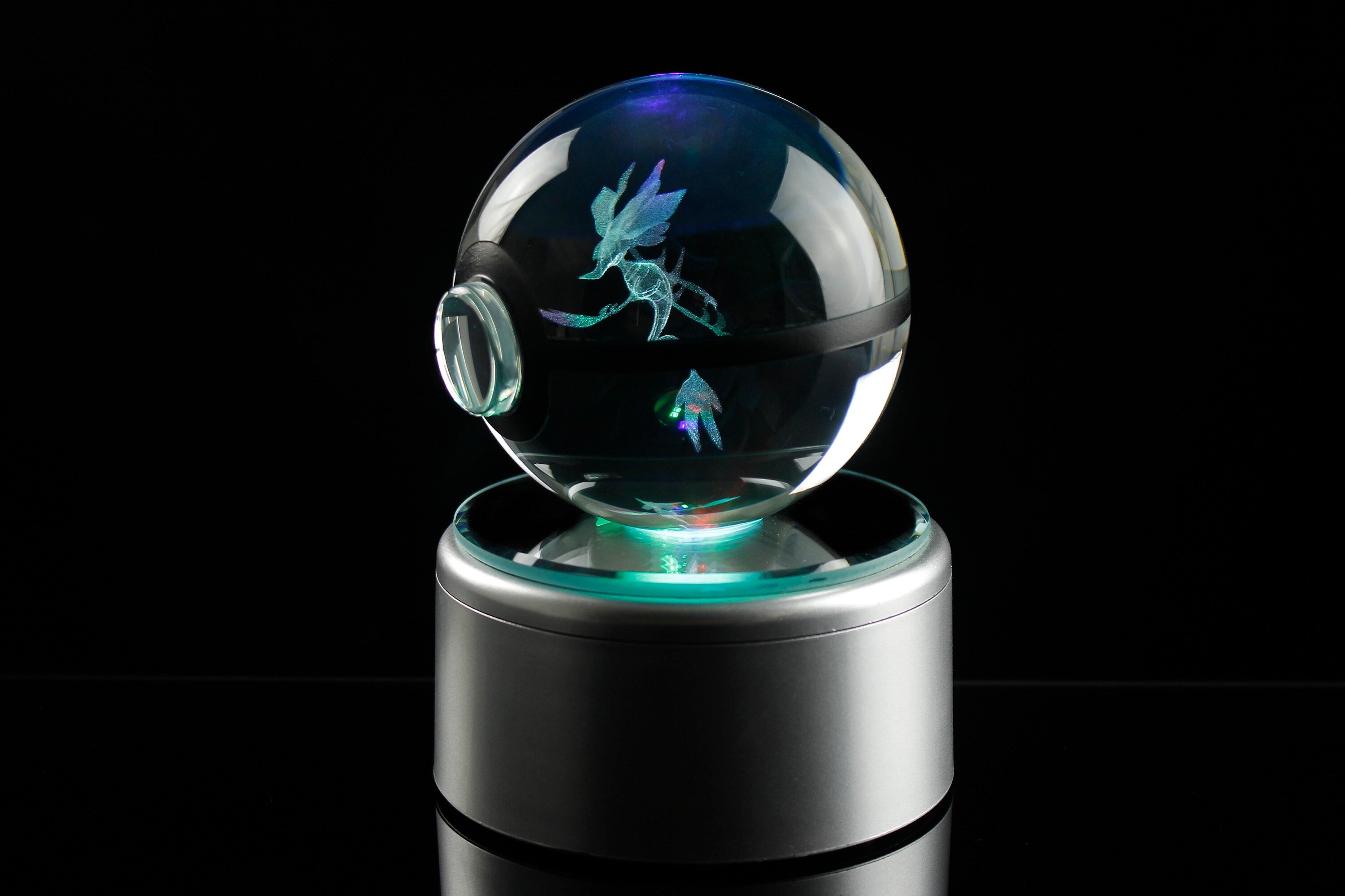 Dragalge Large Crystal Pokeball