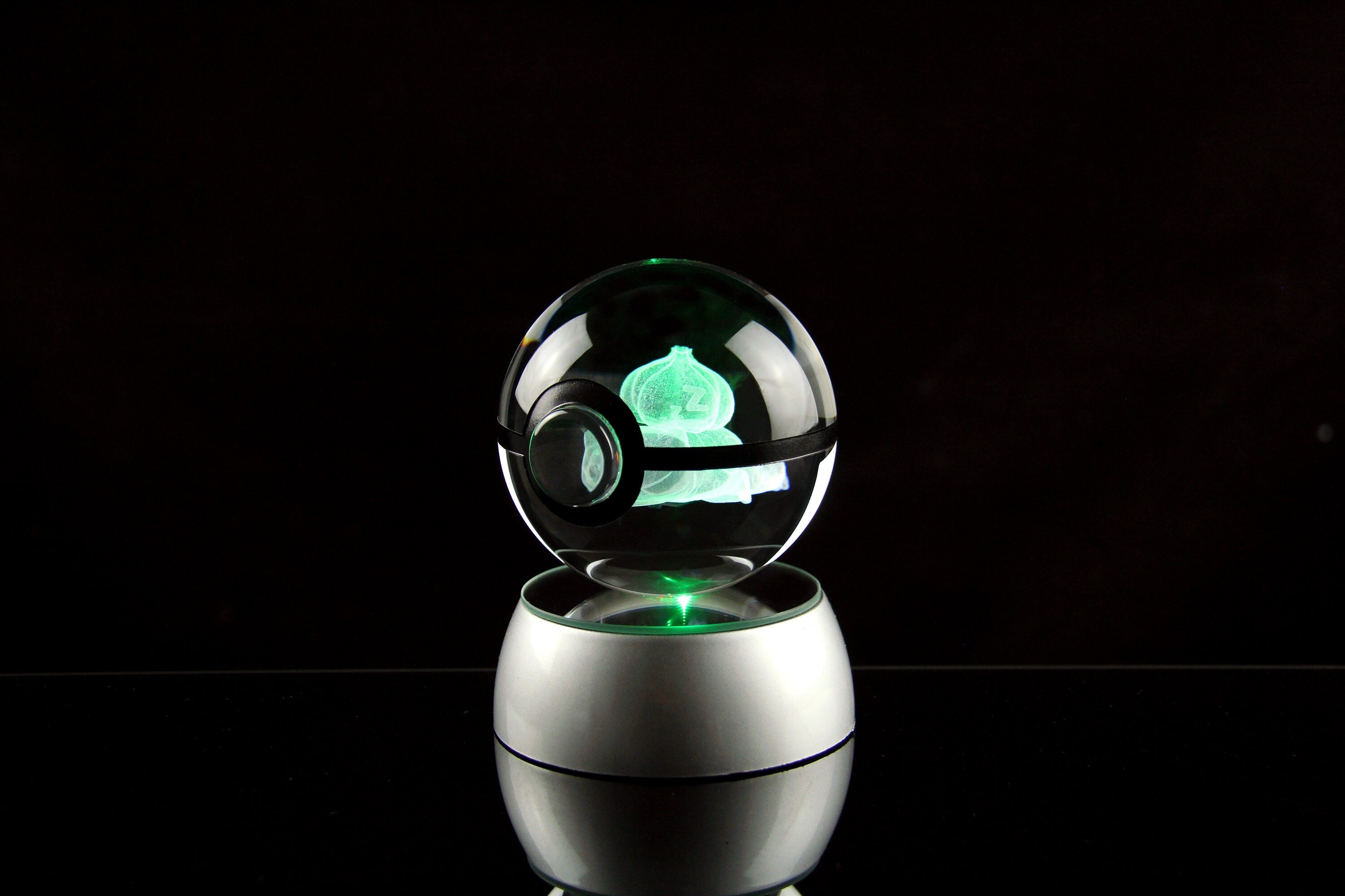 Sleeping Bulbasaur Large Crystal Pokeball