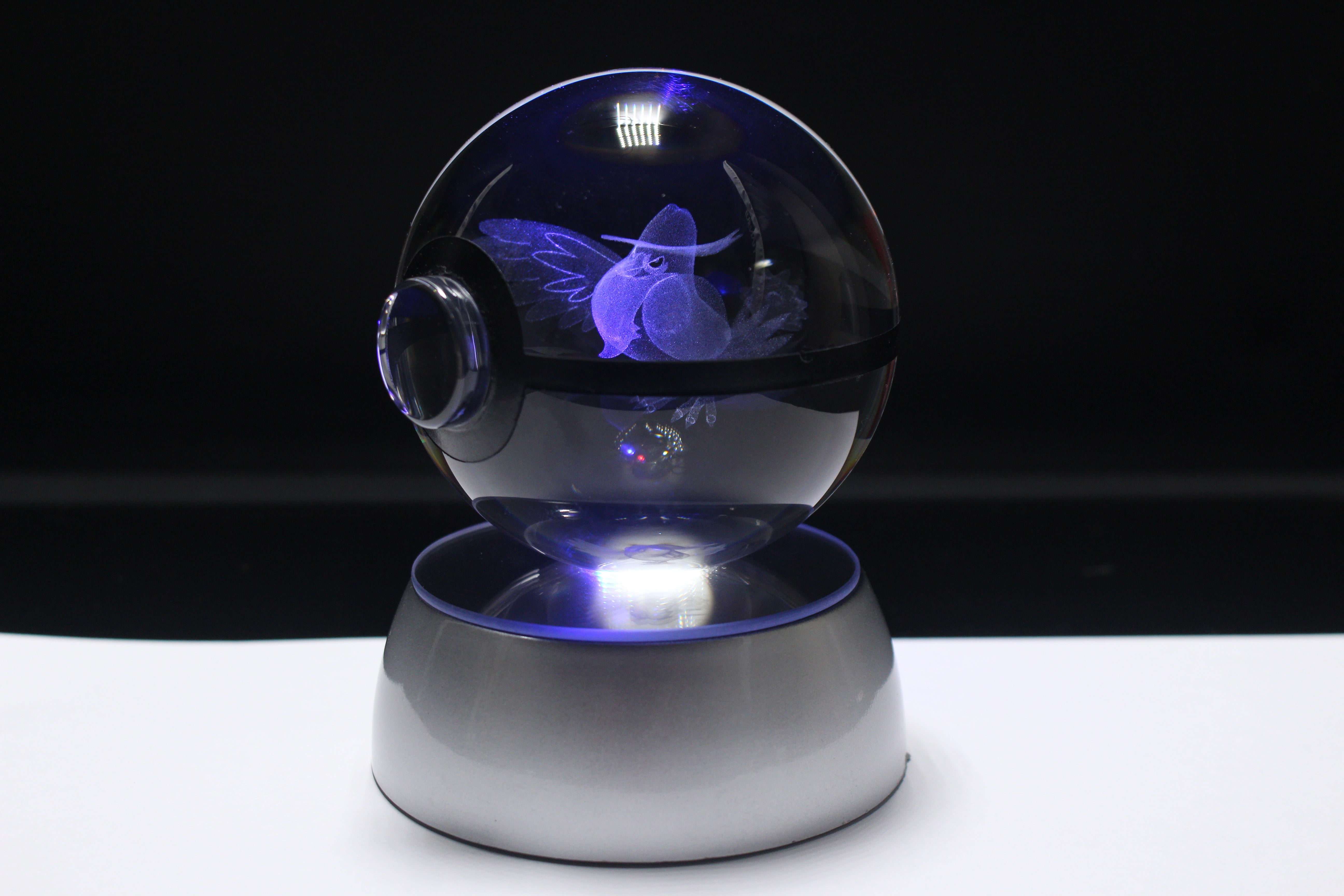 Honchkrow Large Crystal Pokeball