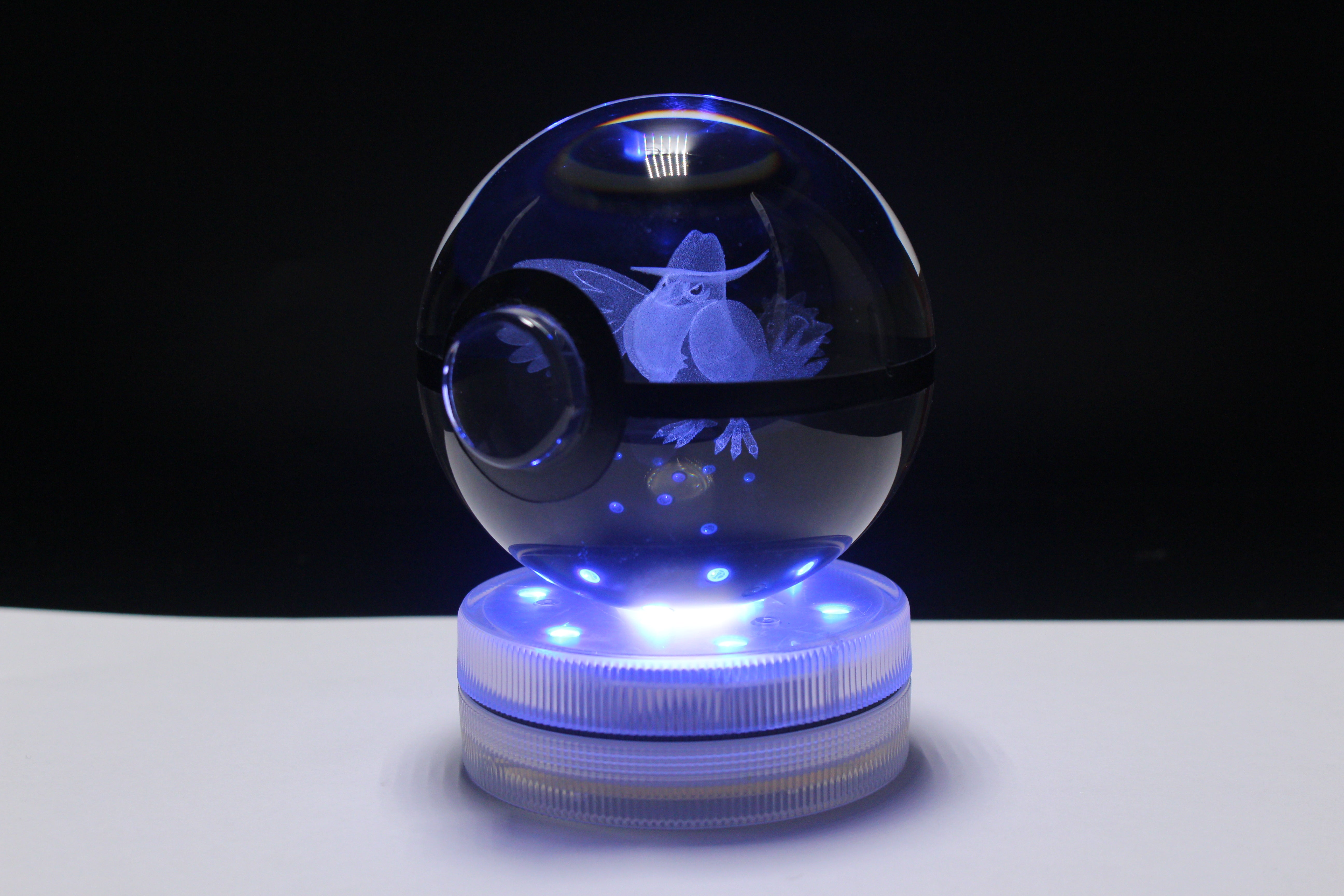 Honchkrow Large Crystal Pokeball