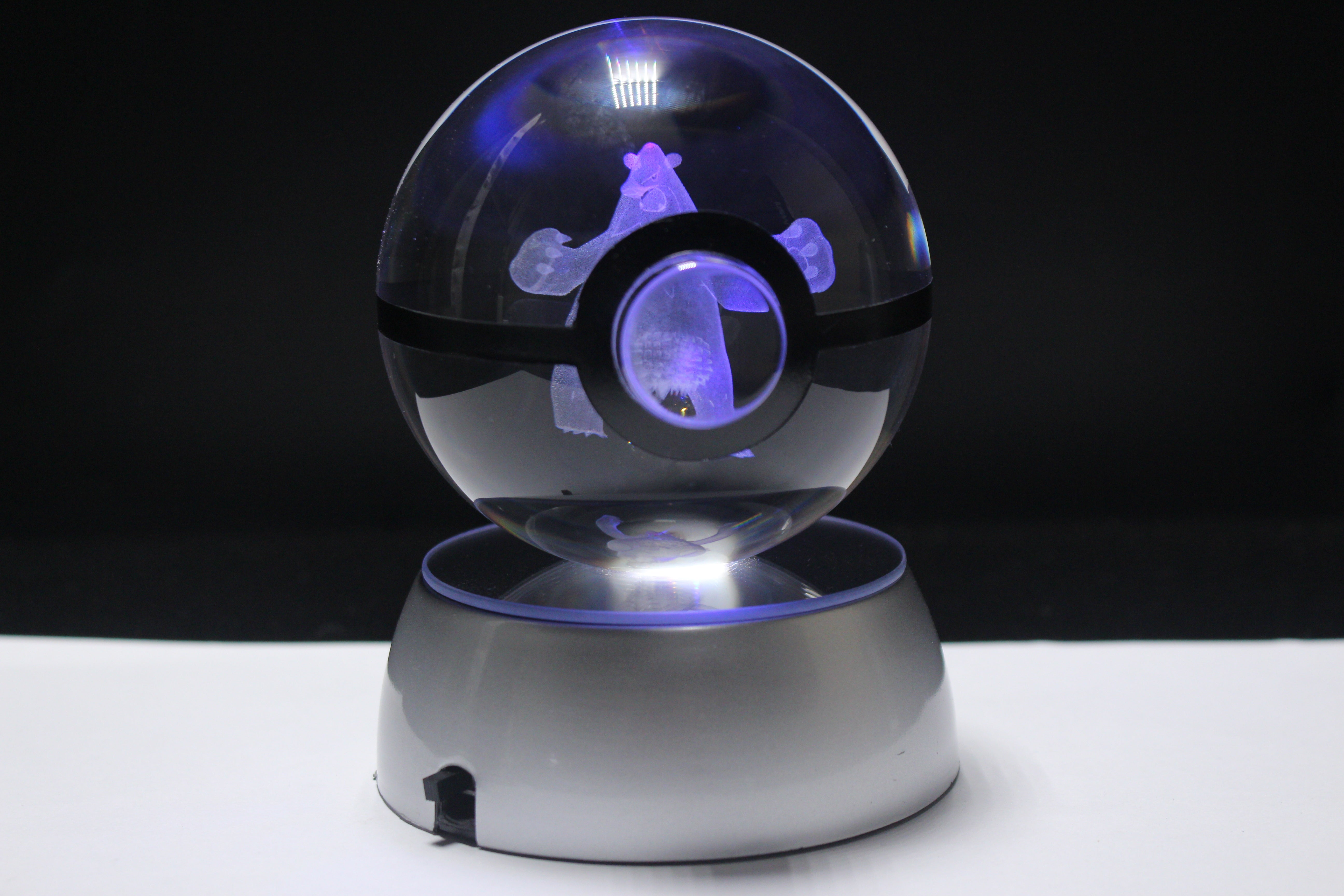 Beartic Large Crystal Pokeball