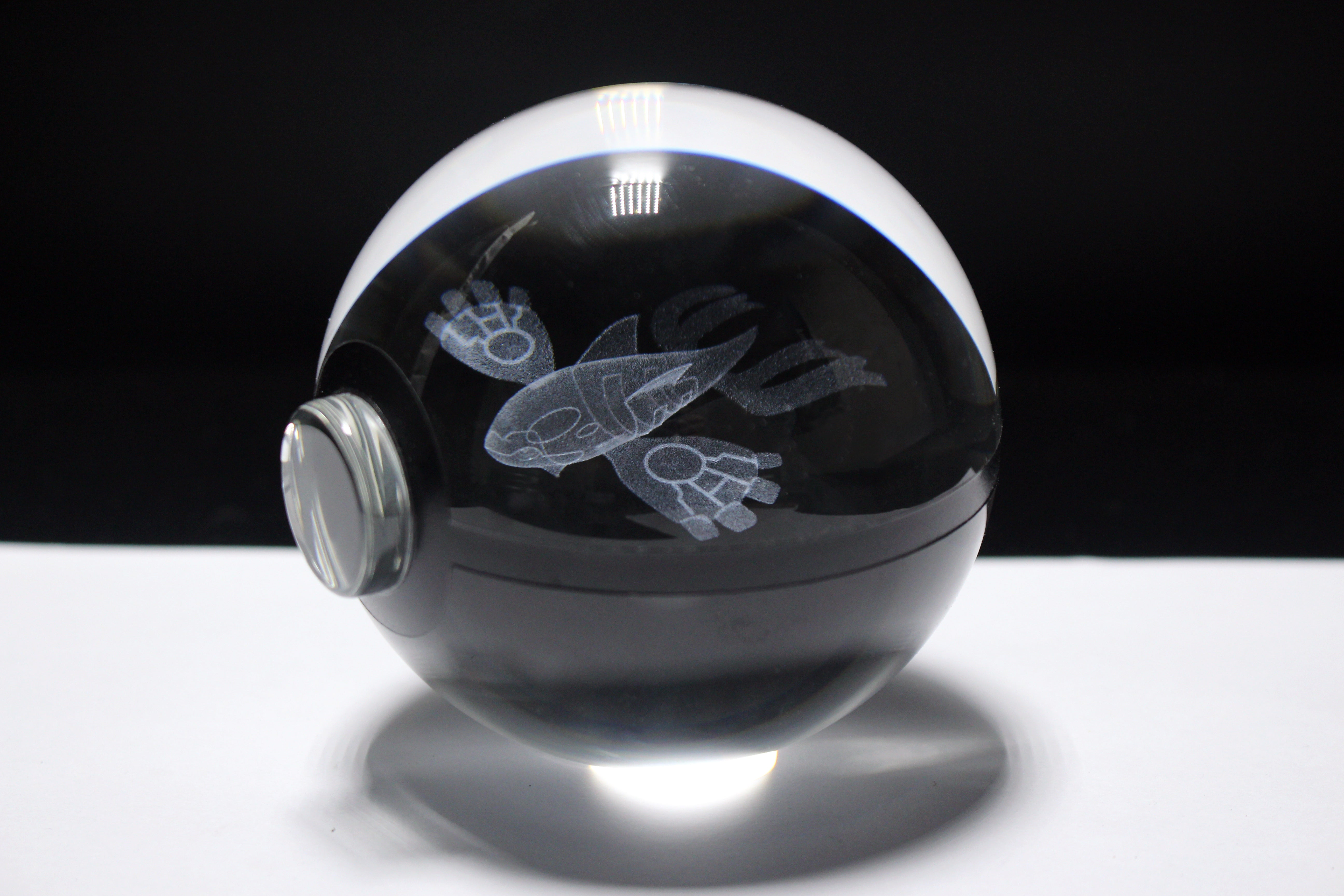 Kyogre Large Crystal Pokeball