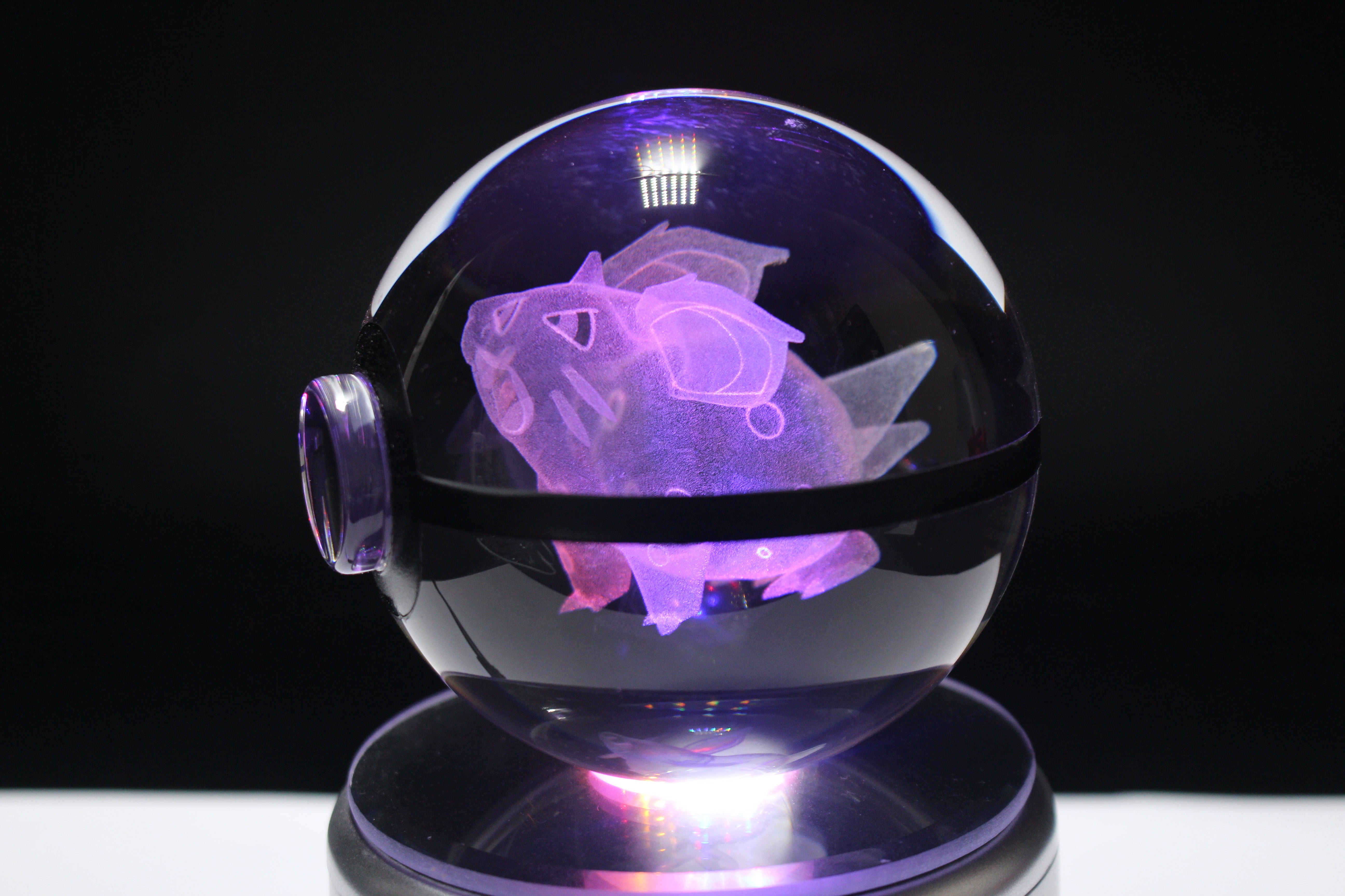 Nidoran Female Large Crystal Pokeball