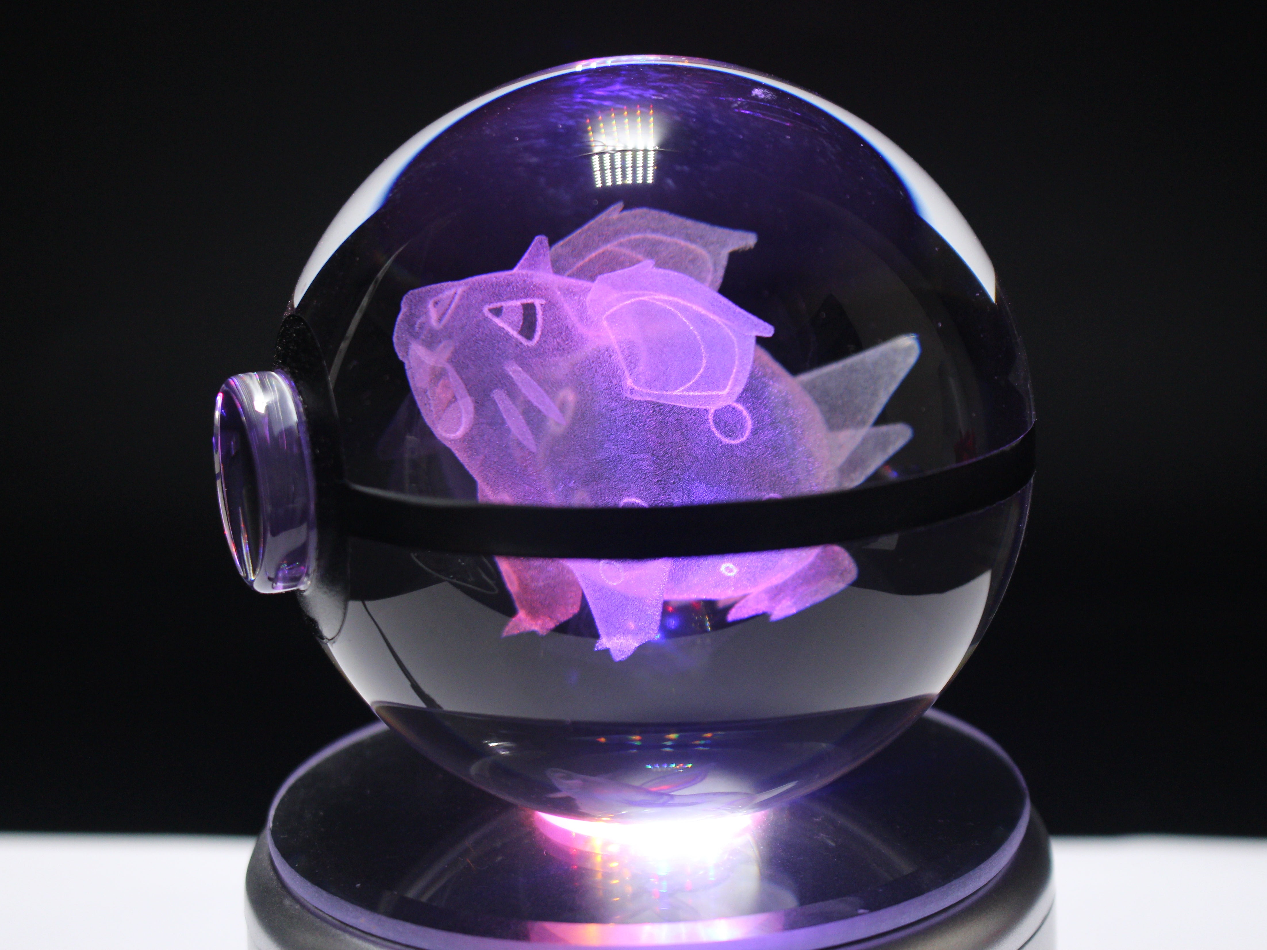 Nidoran Female Large Crystal Pokeball