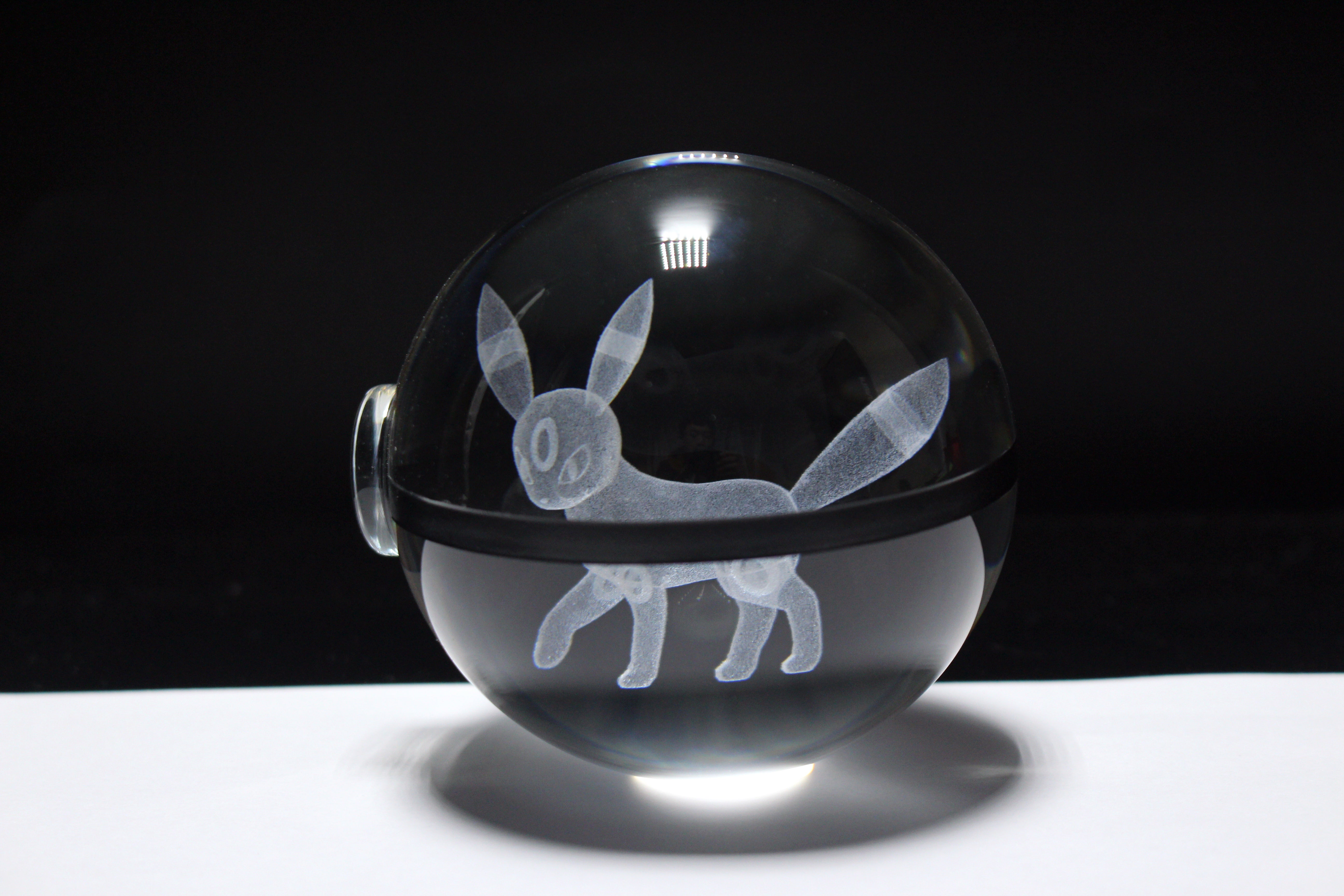 Umbreon Large Crystal Pokeball