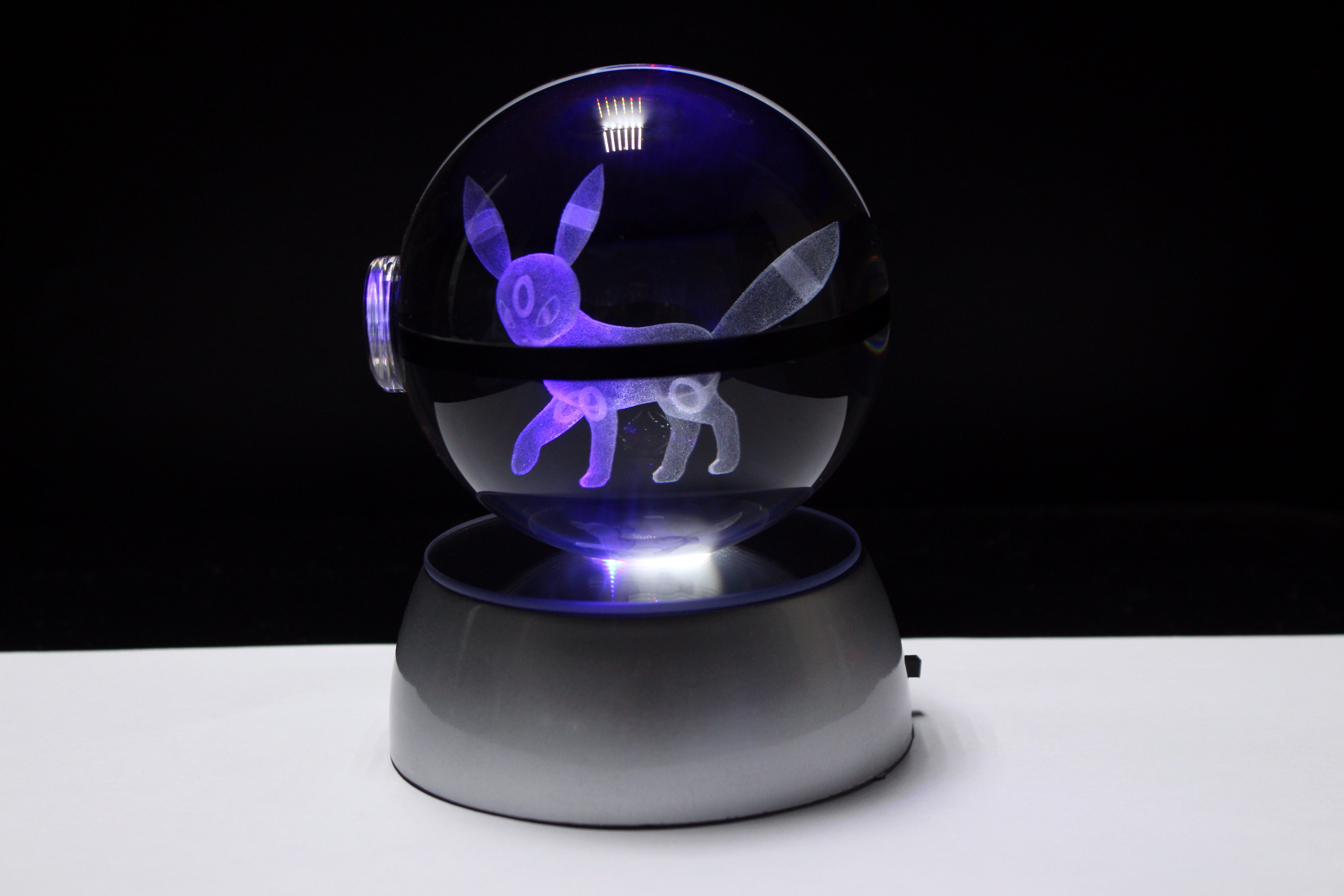 Umbreon Large Crystal Pokeball