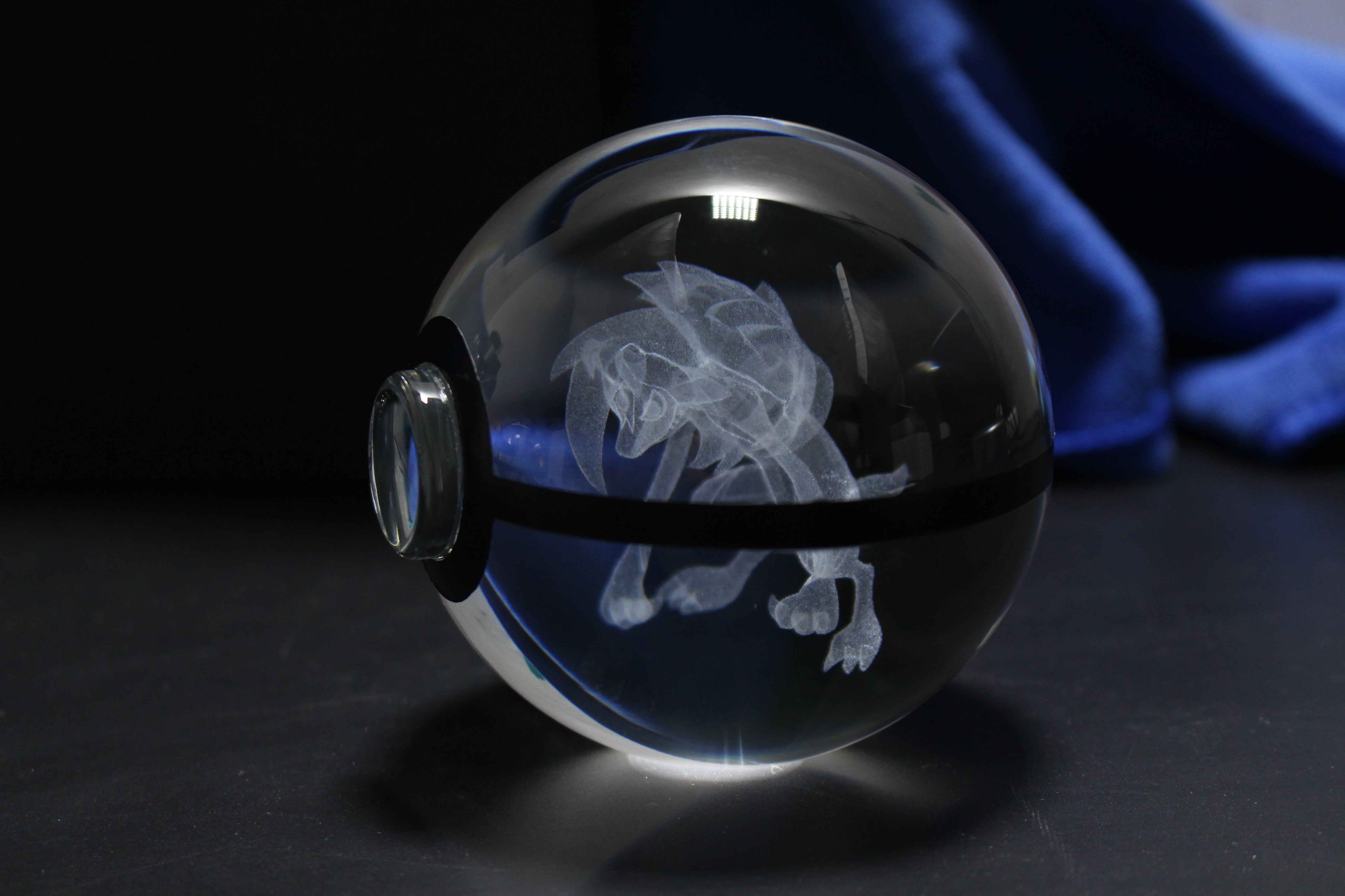 Lycanroc Midnight Form Large Crystal Pokeball