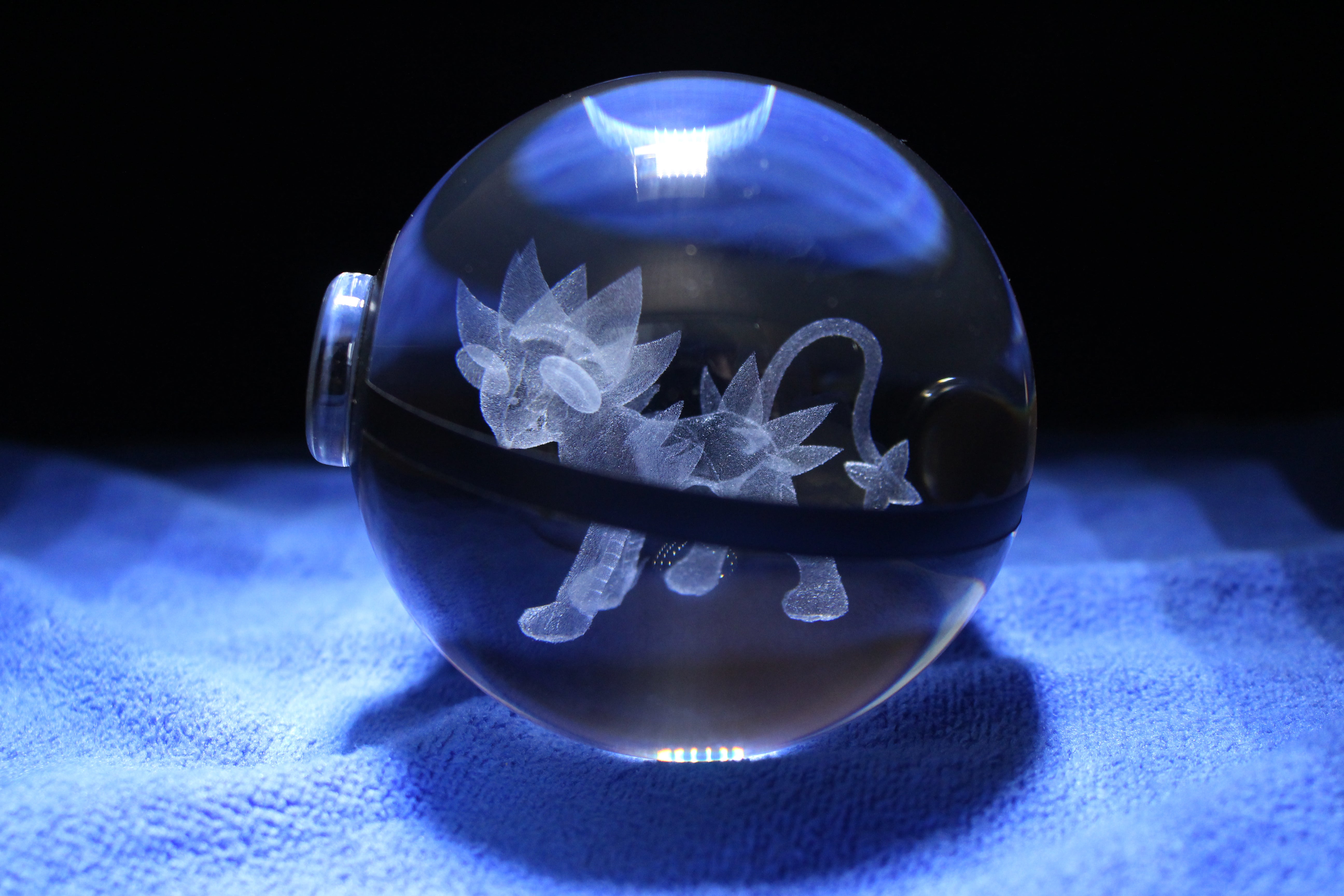 Luxray Large Crystal Pokeball