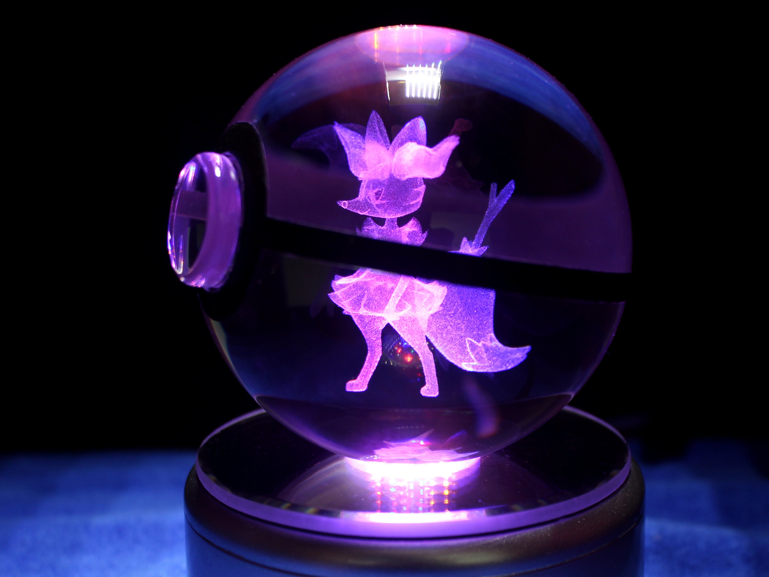 Braixen Large Crystal Pokeball