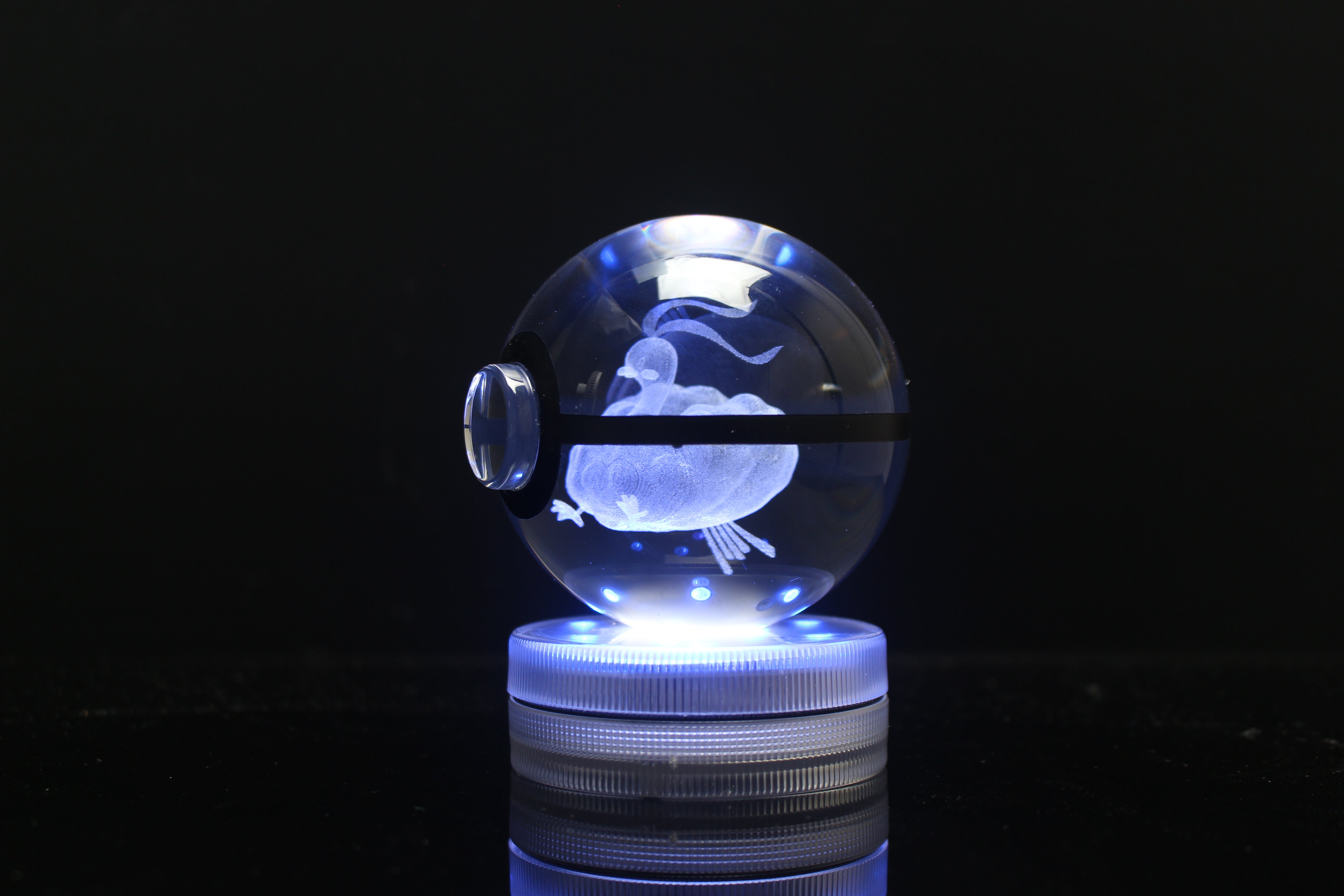 Altaria Large Crystal Pokeball