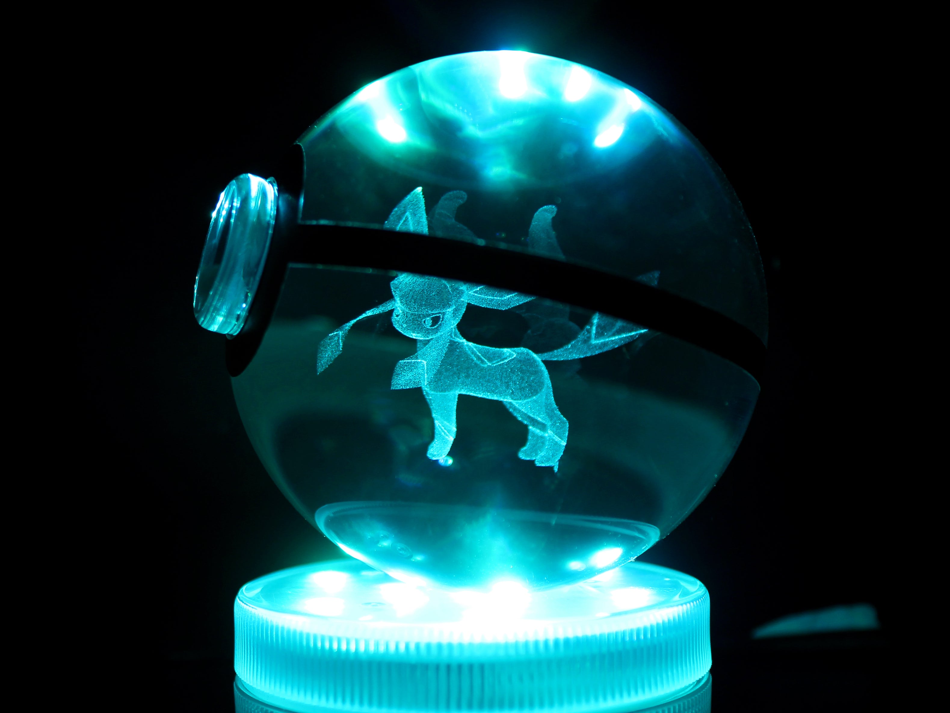 Glaceon Large Crystal Pokeball