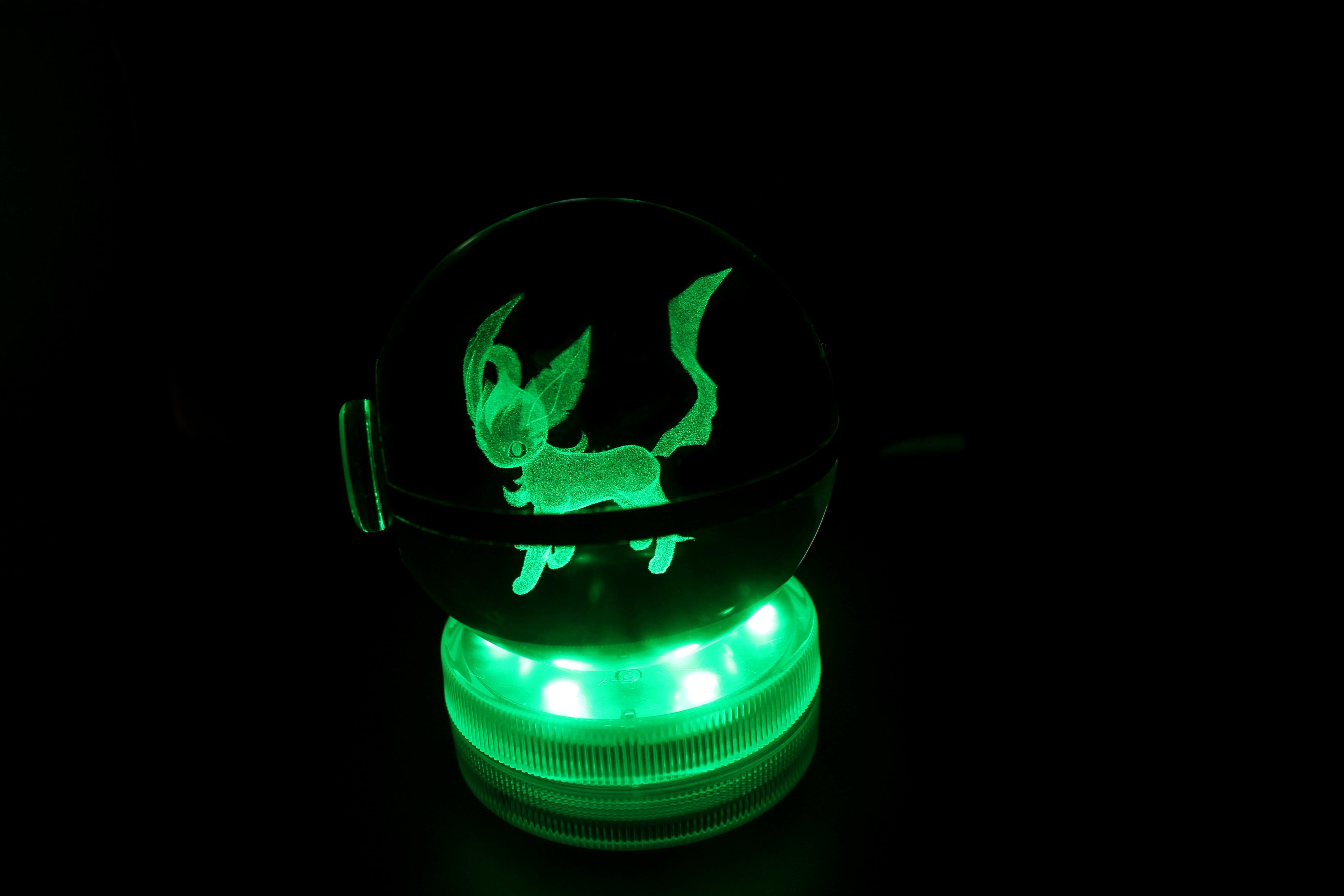 Leafeon Large Crystal Pokeball